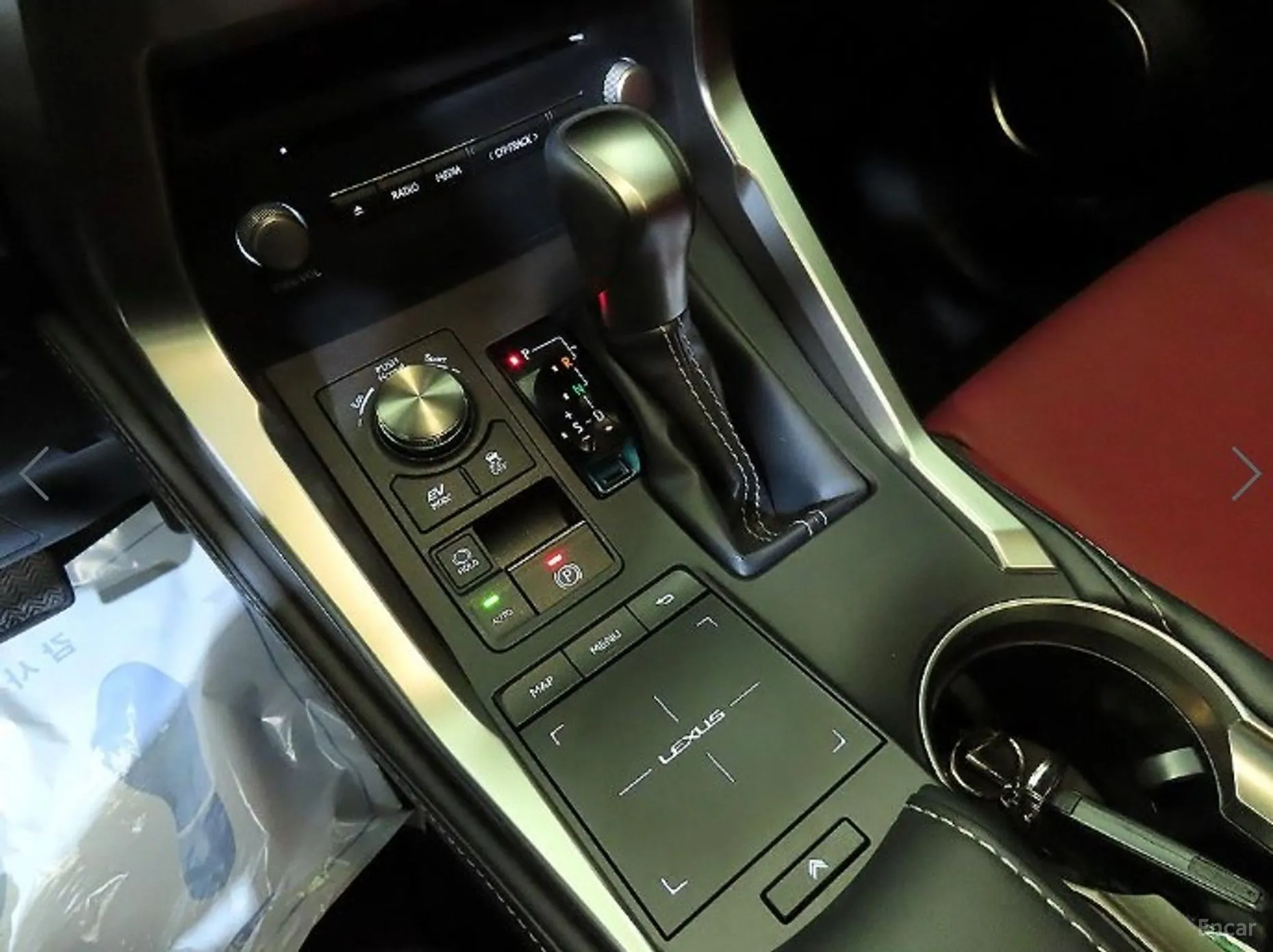 Lexus NX300h превью 12