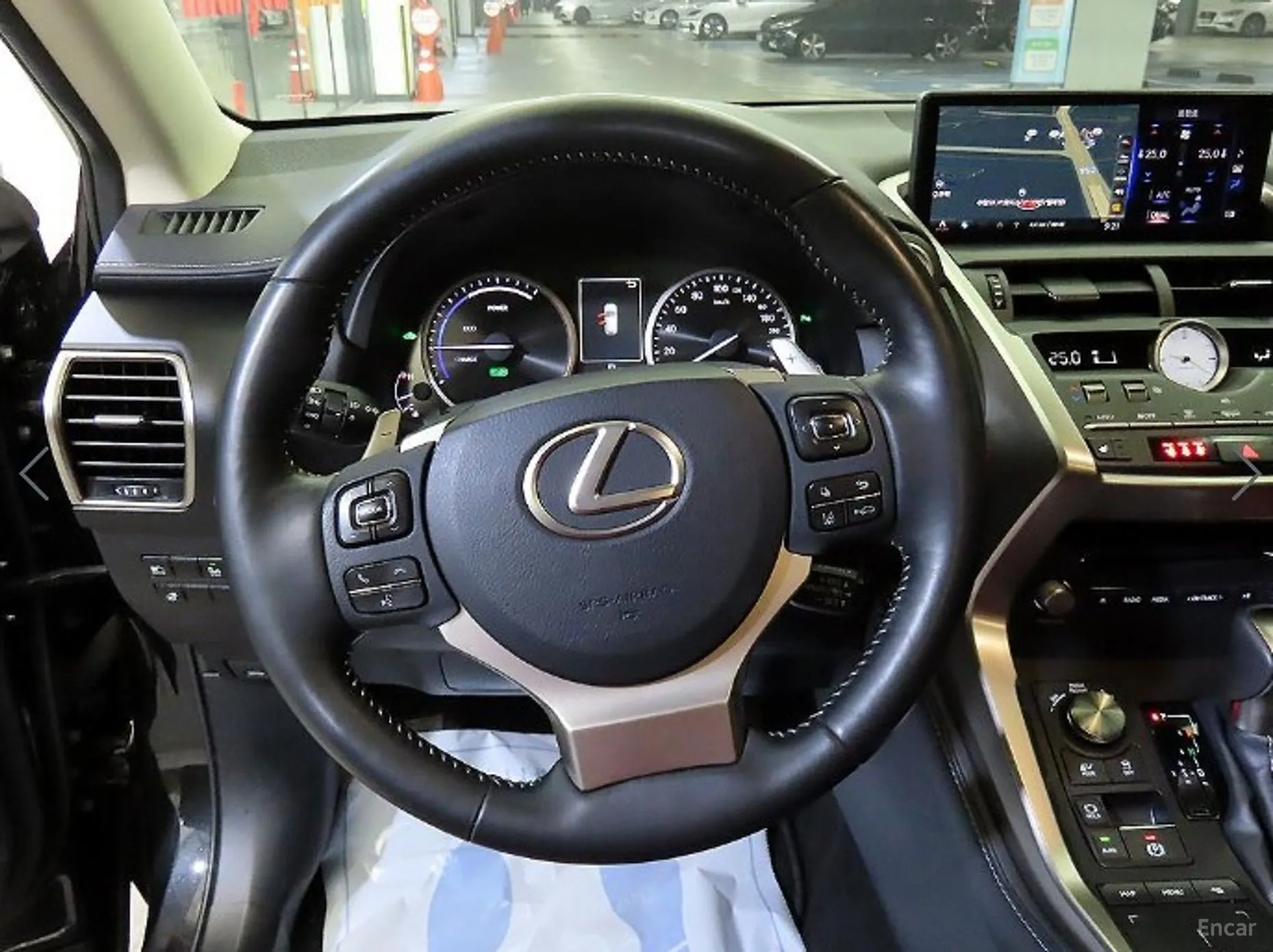 Lexus NX300h превью 8