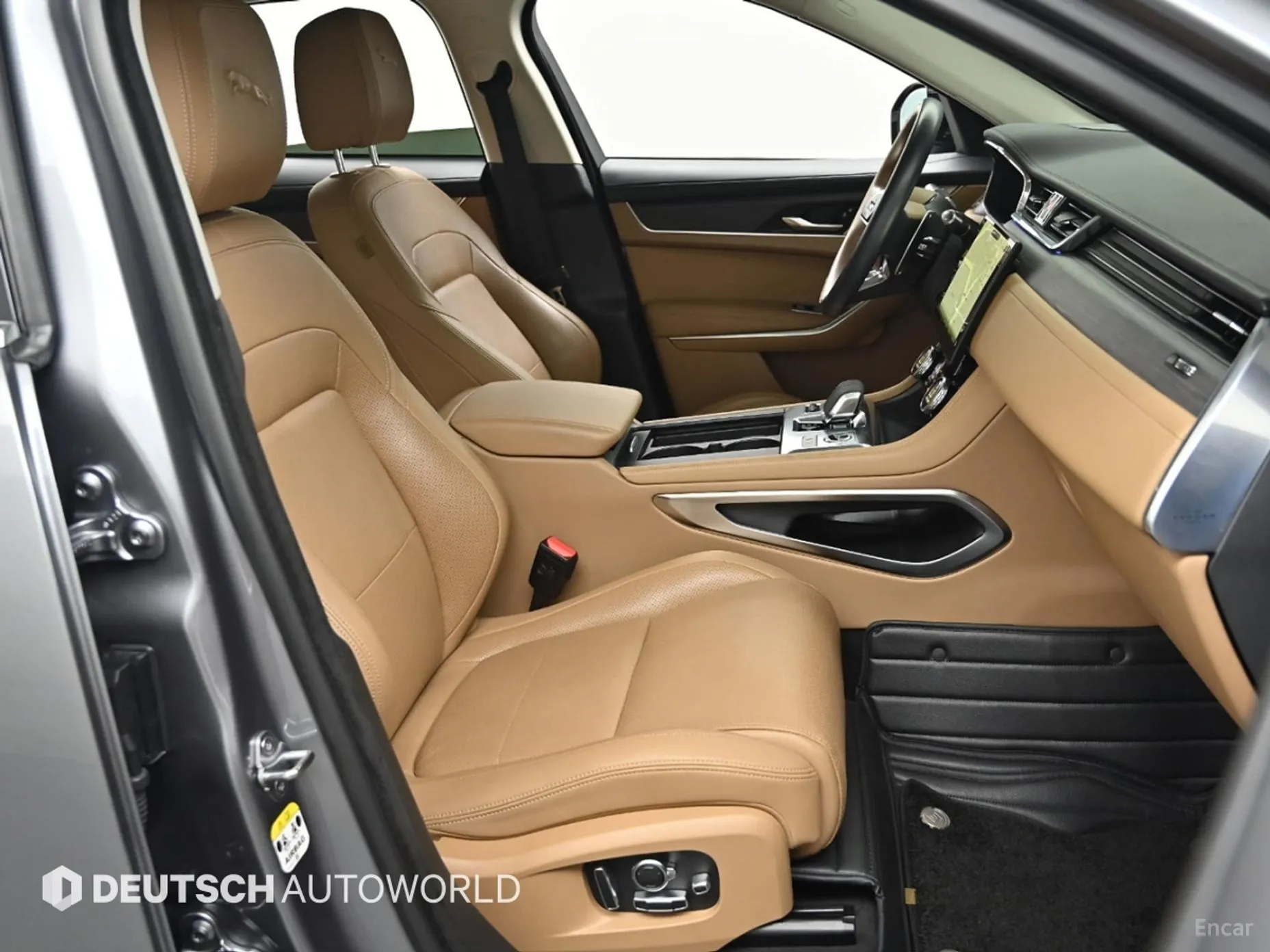 Jaguar F-PACE превью 10