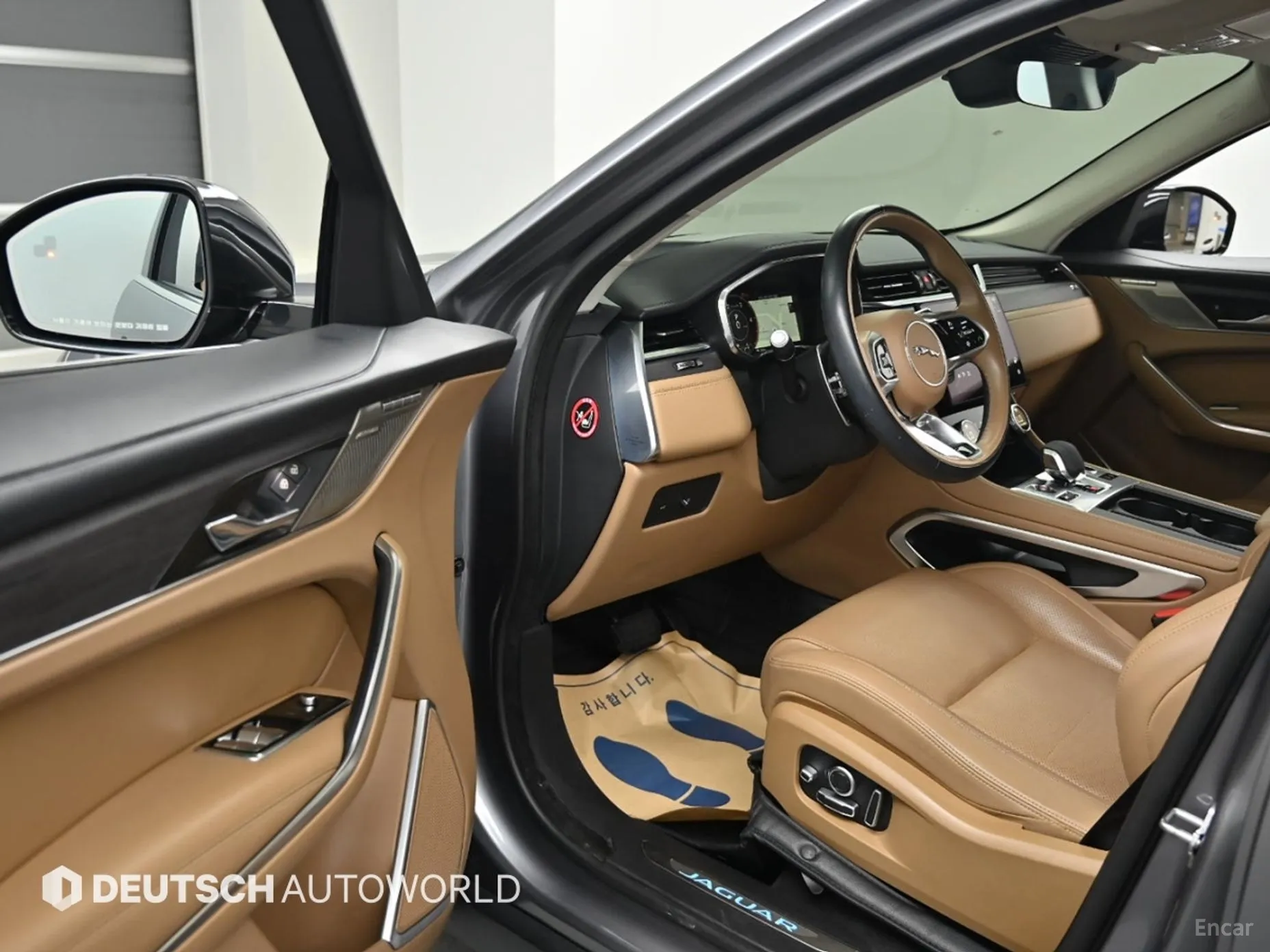 Jaguar F-PACE превью 11