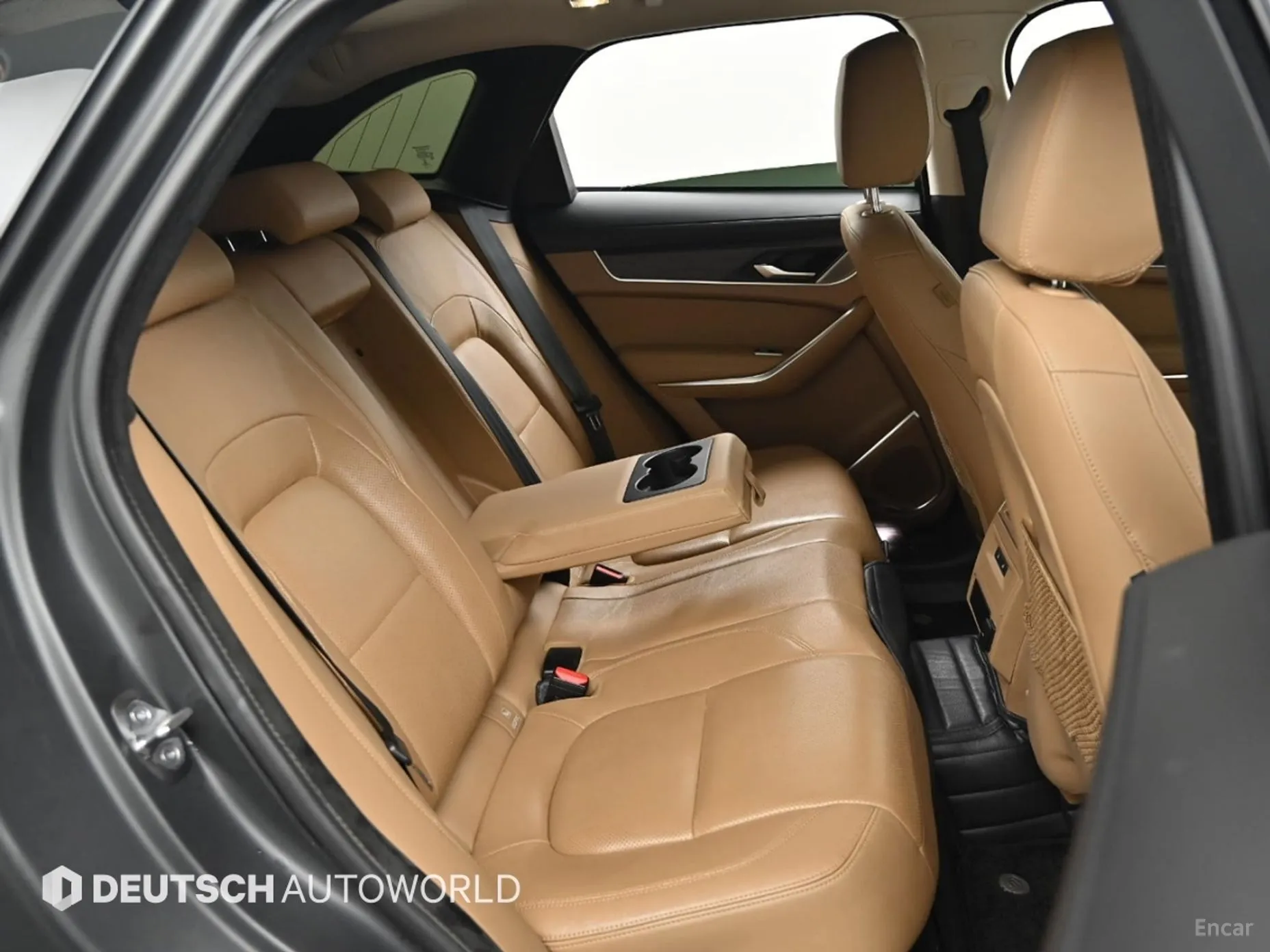 Jaguar F-PACE превью 12
