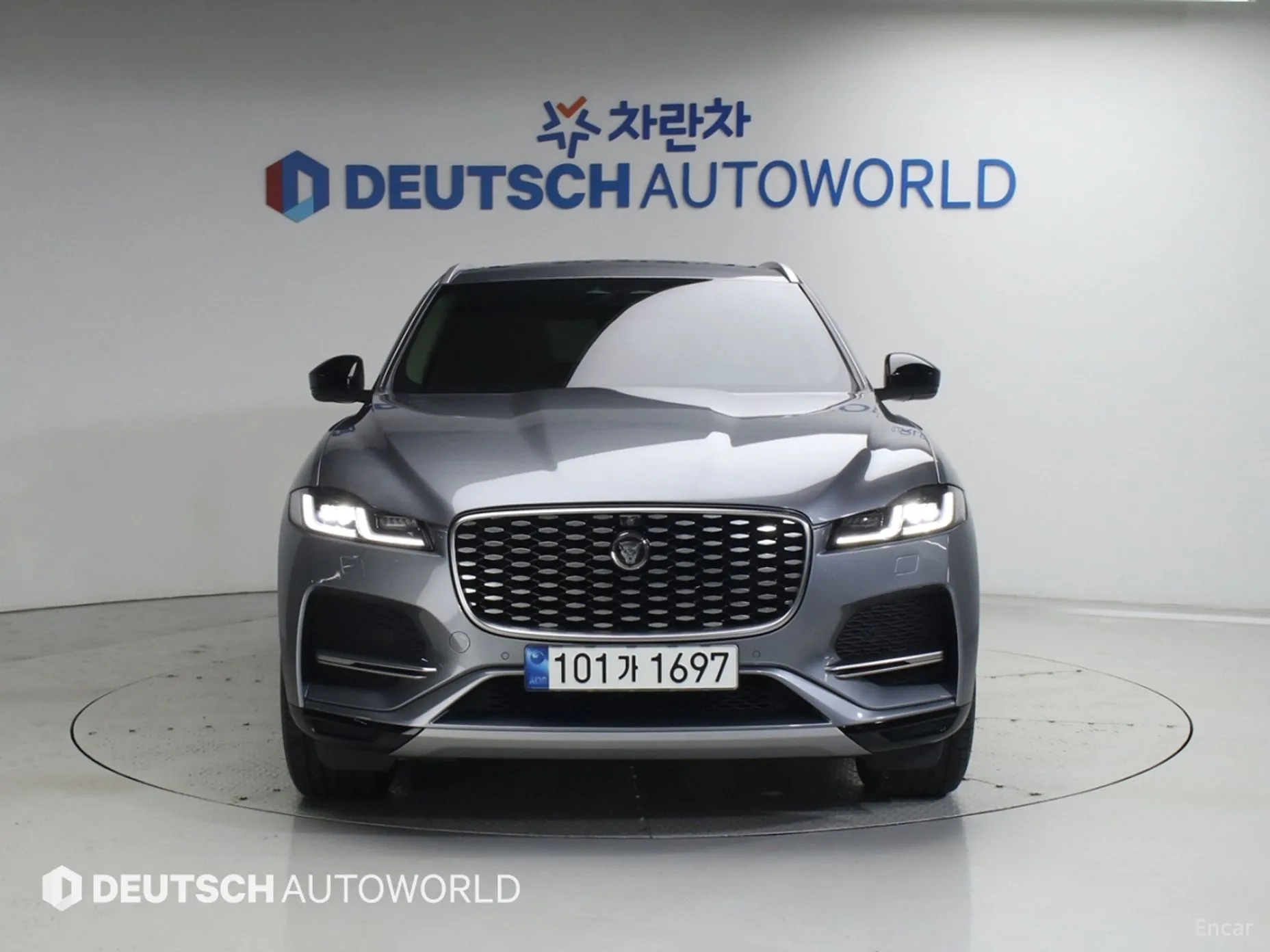 Jaguar F-PACE превью 3