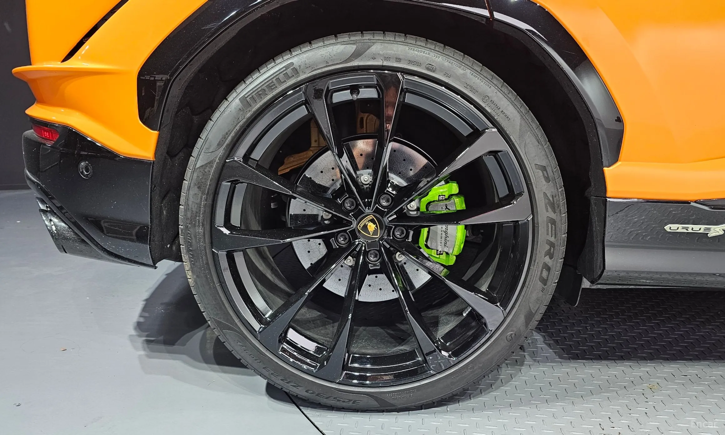 Lamborghini Urus превью 5