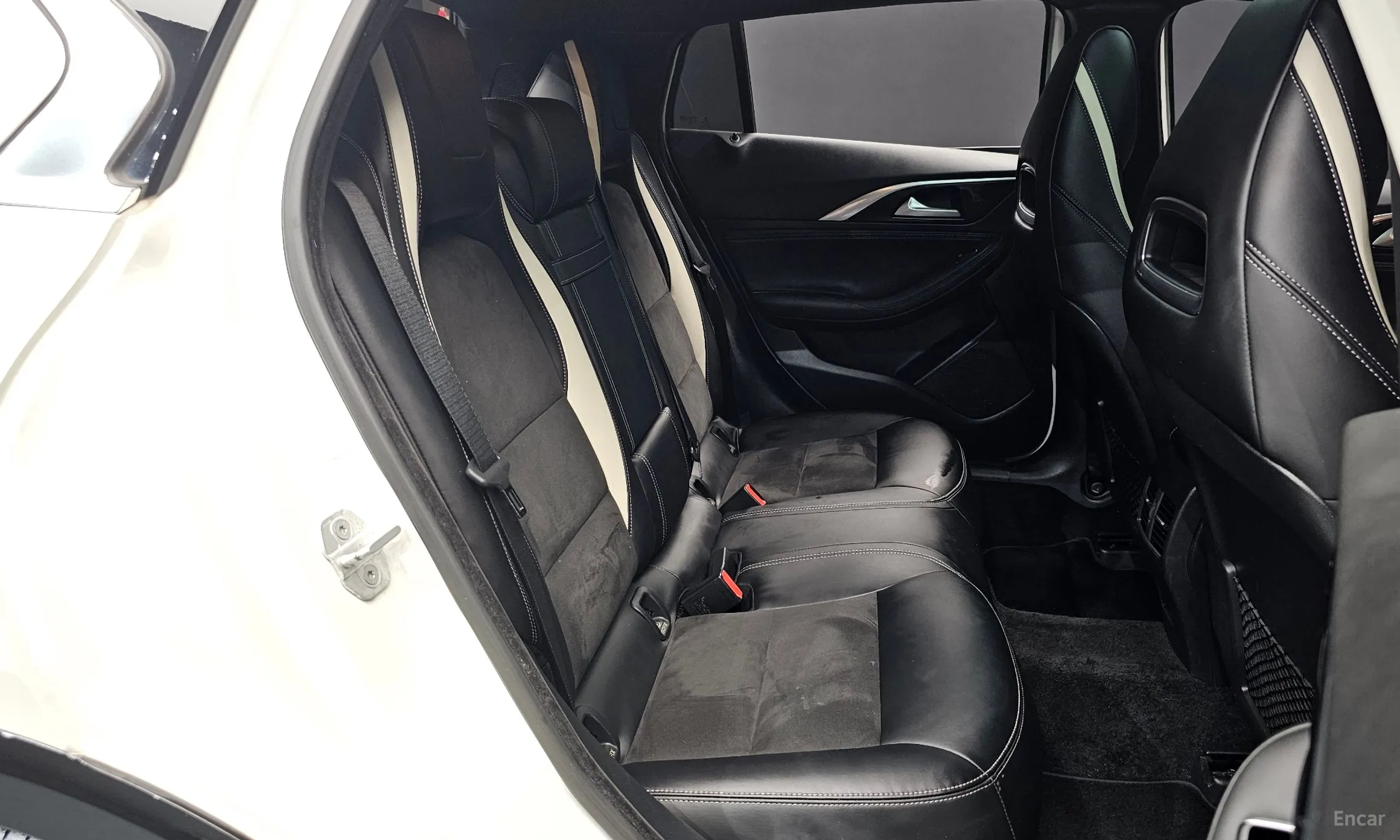 Infiniti Q30 превью 11