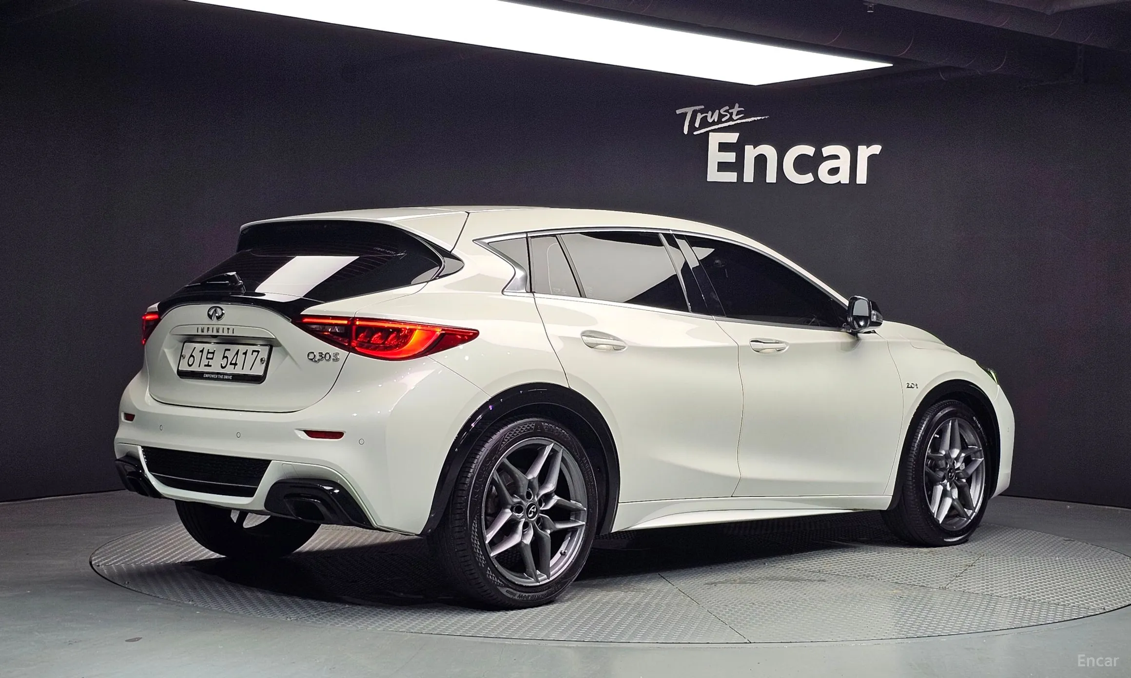 Infiniti Q30