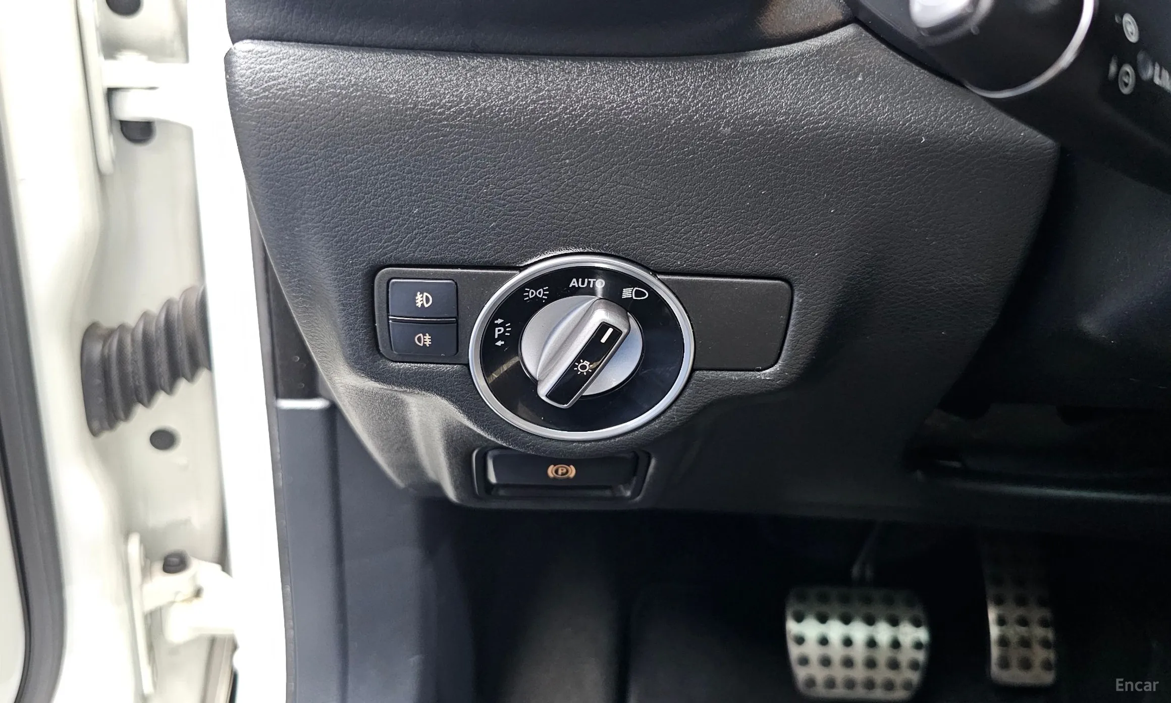 Infiniti Q30 превью 19