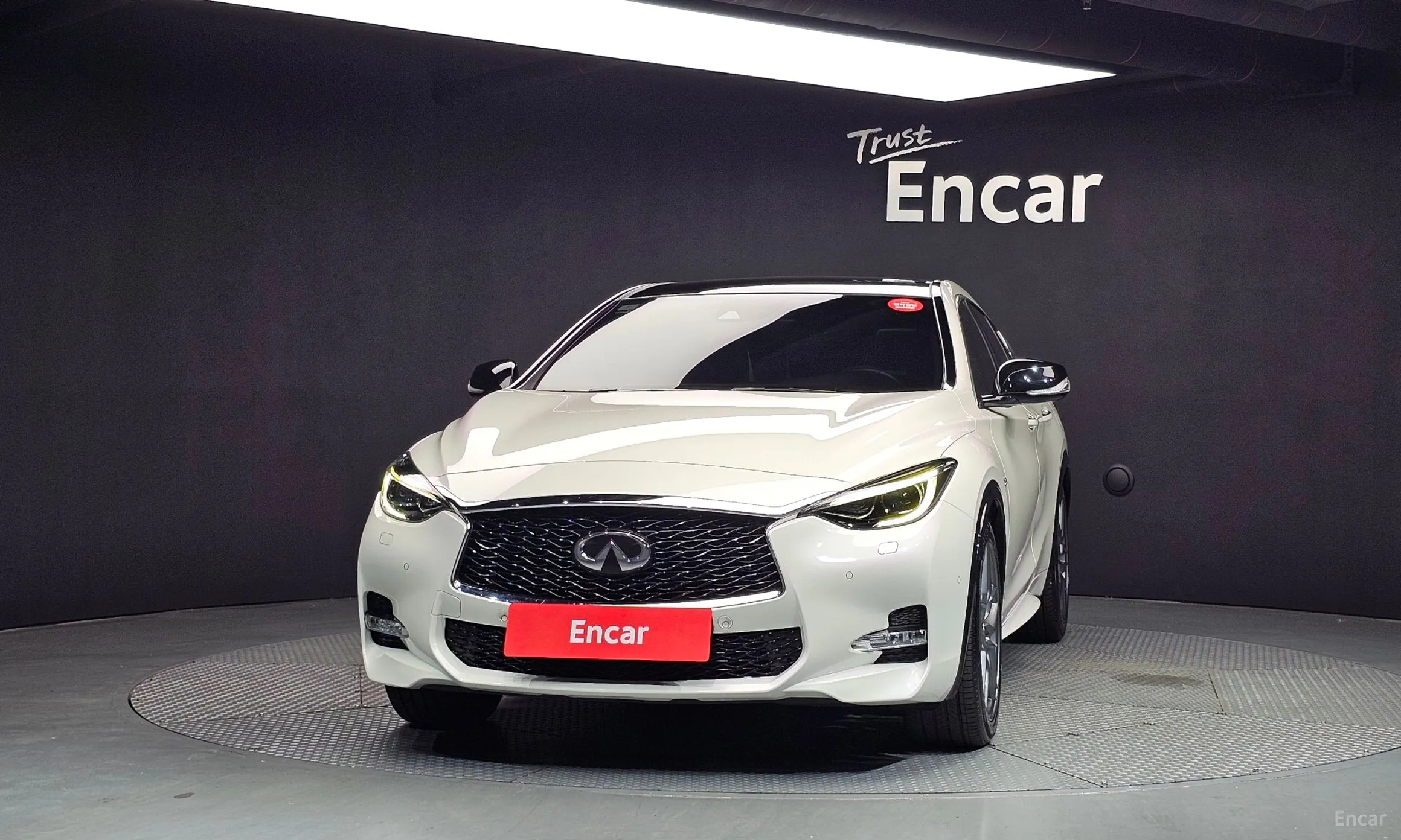 Infiniti Q30 превью 3