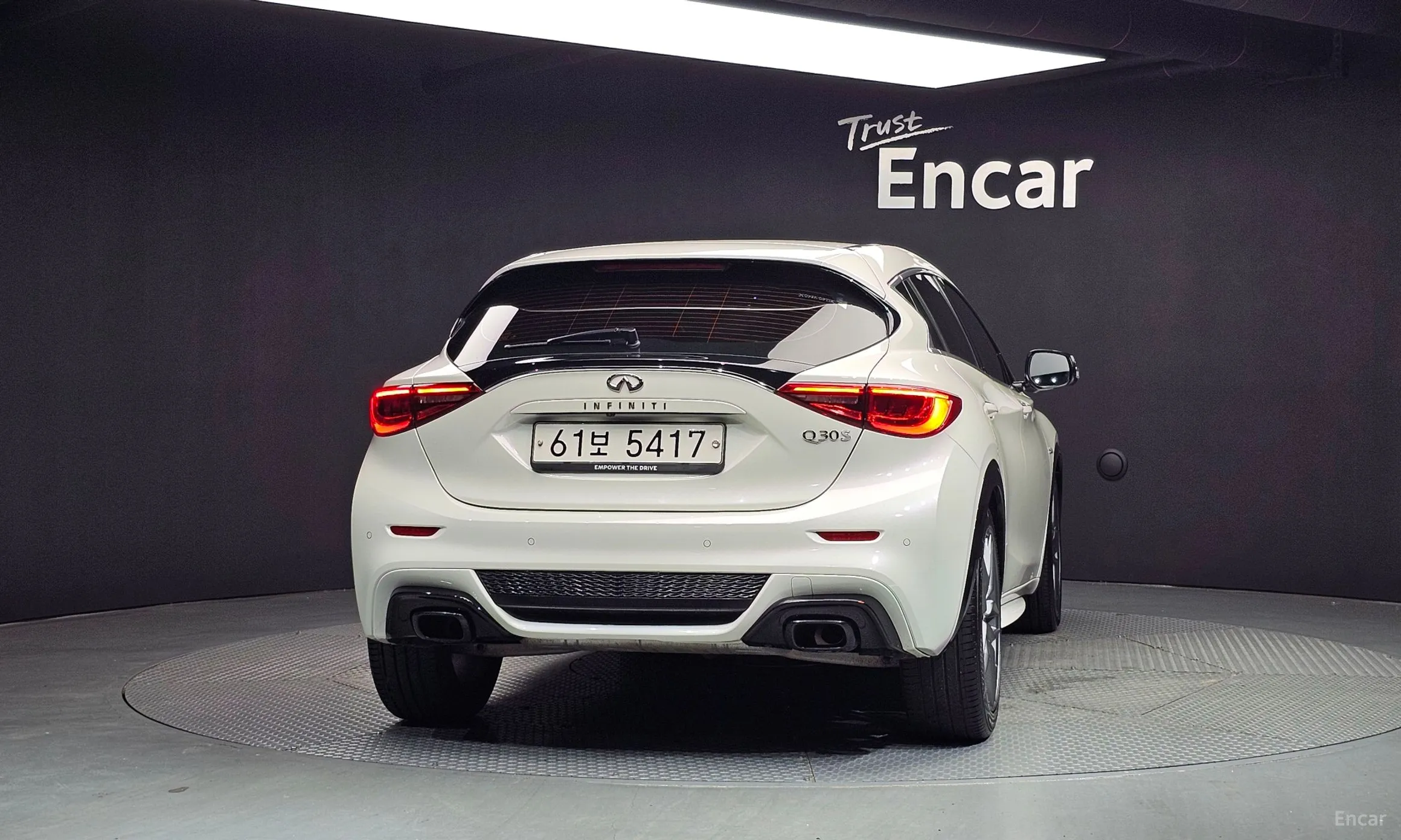 Infiniti Q30 превью 4