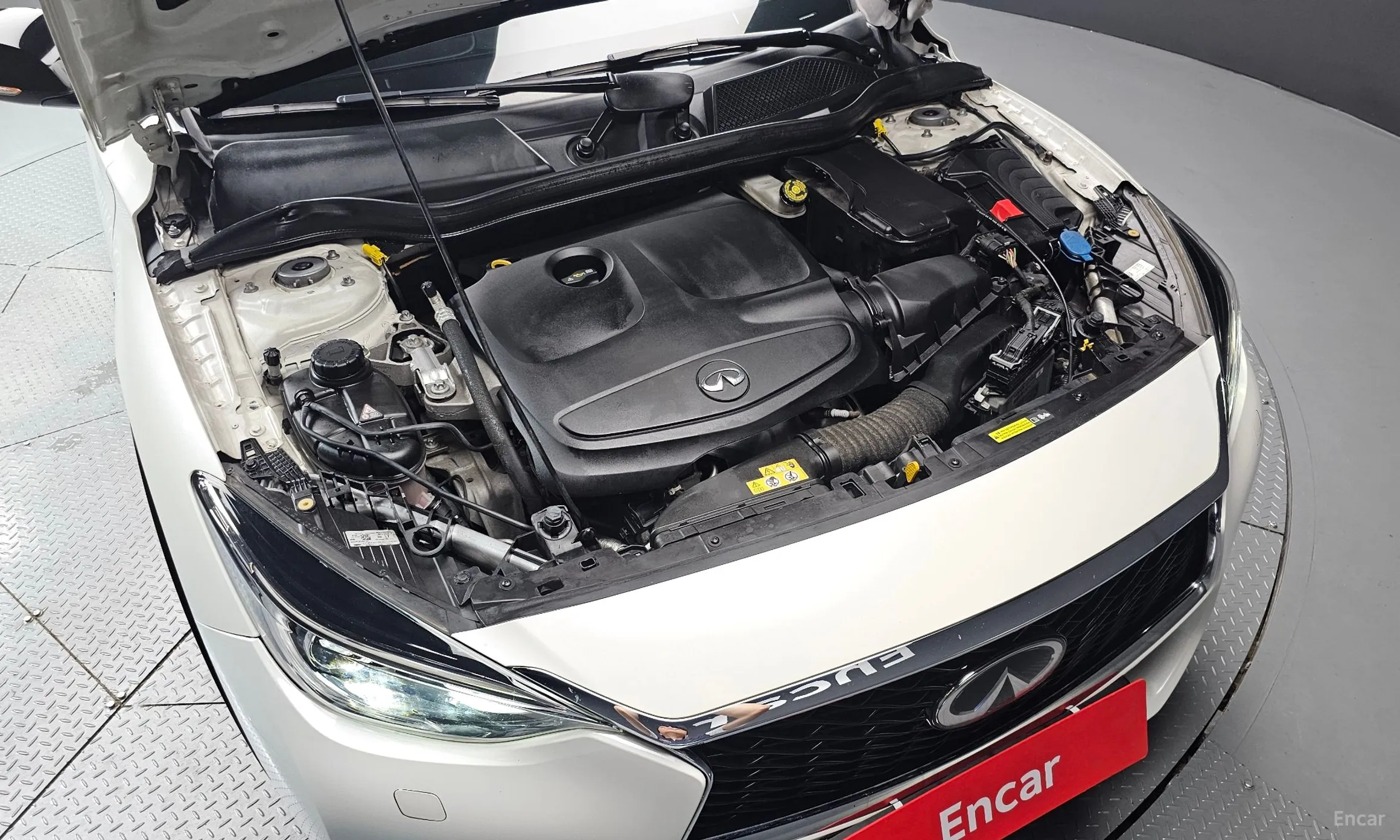 Infiniti Q30 превью 6
