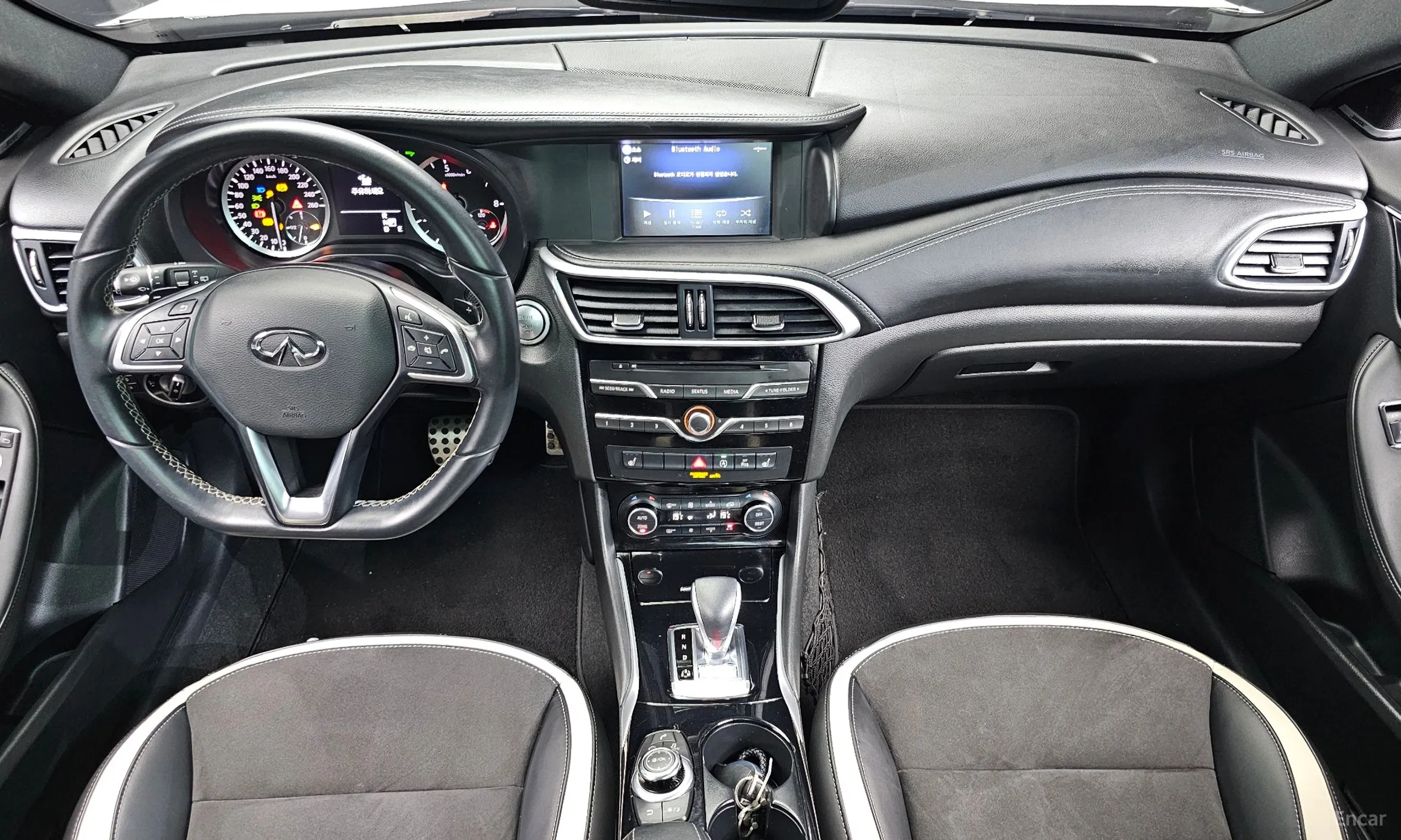 Infiniti Q30 превью 7