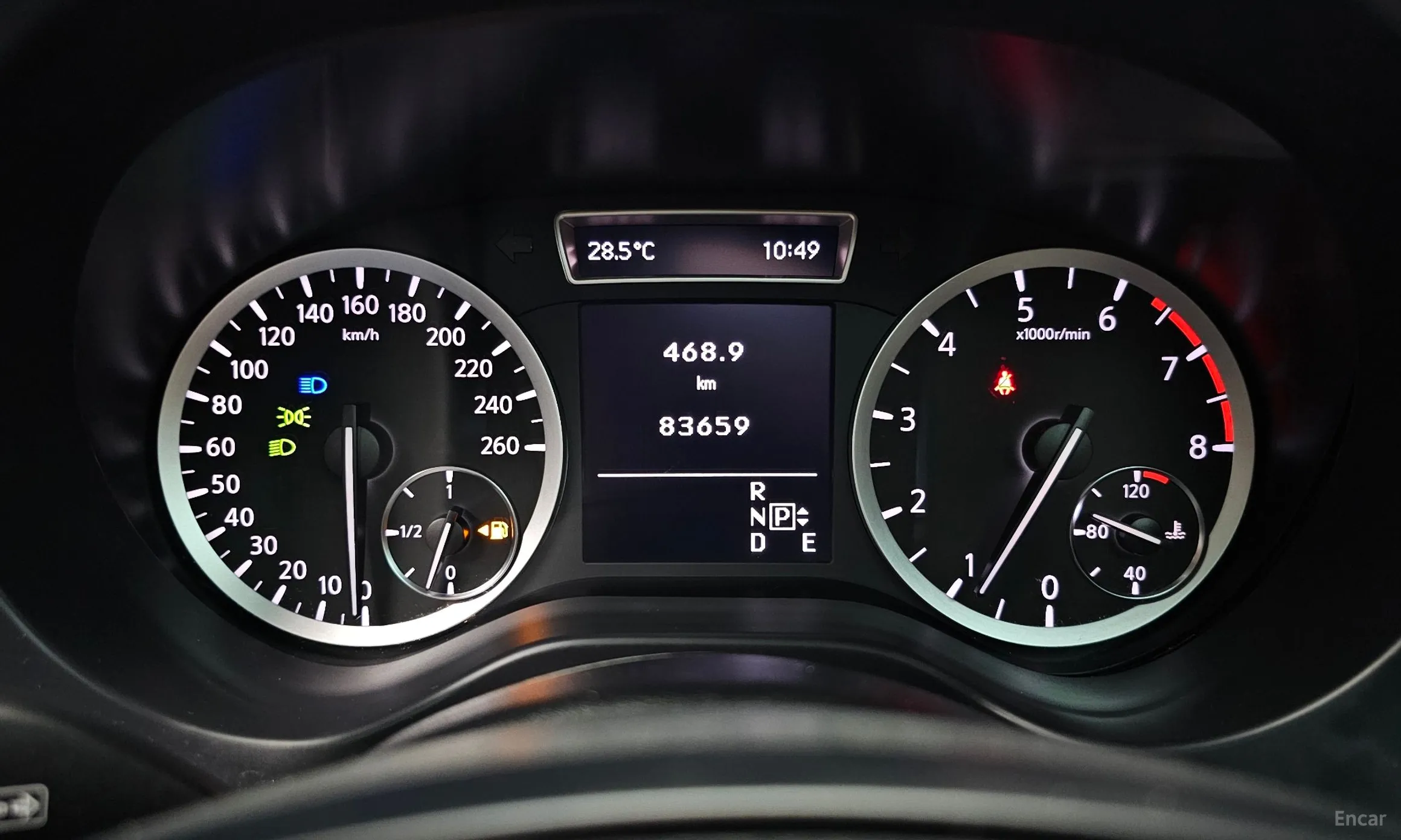 Infiniti Q30 превью 8