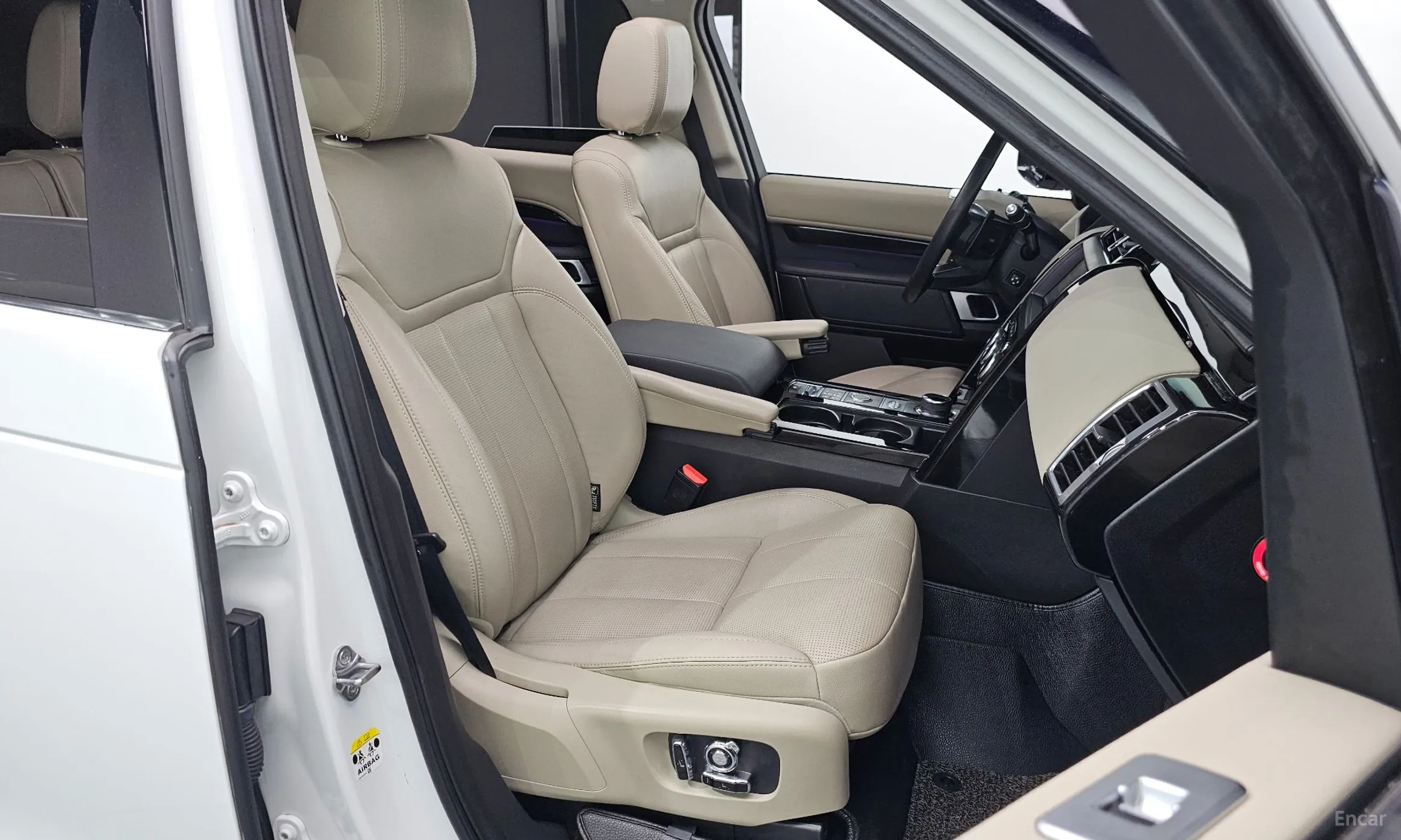 Land Rover Discovery 5 превью 11