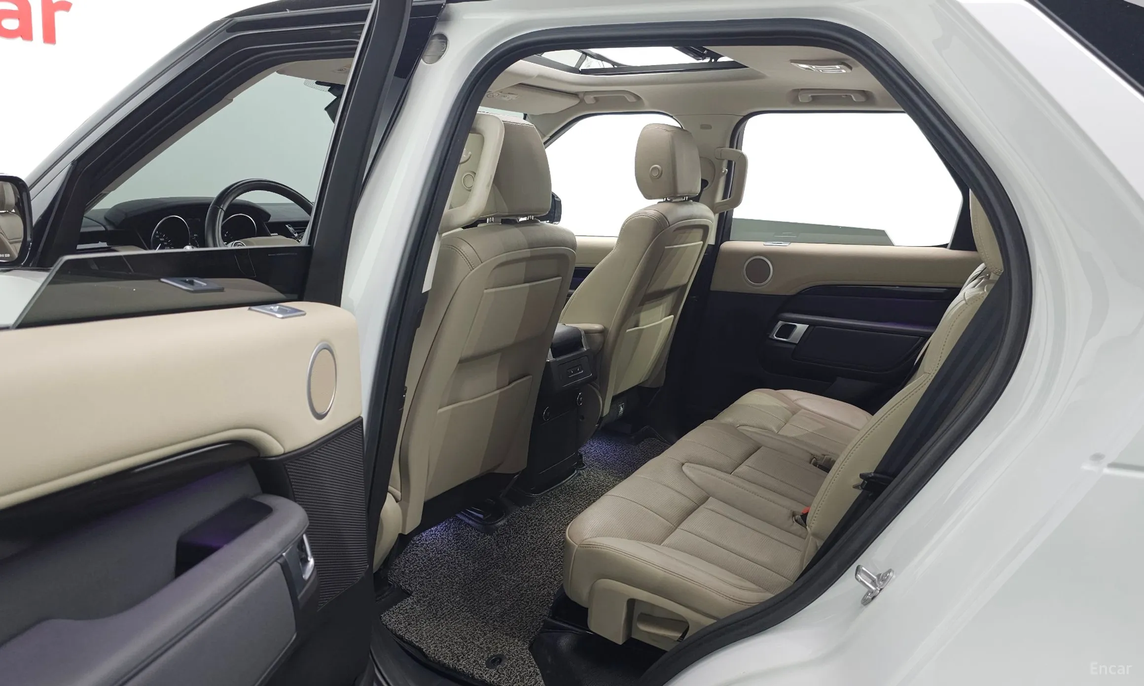 Land Rover Discovery 5 превью 12