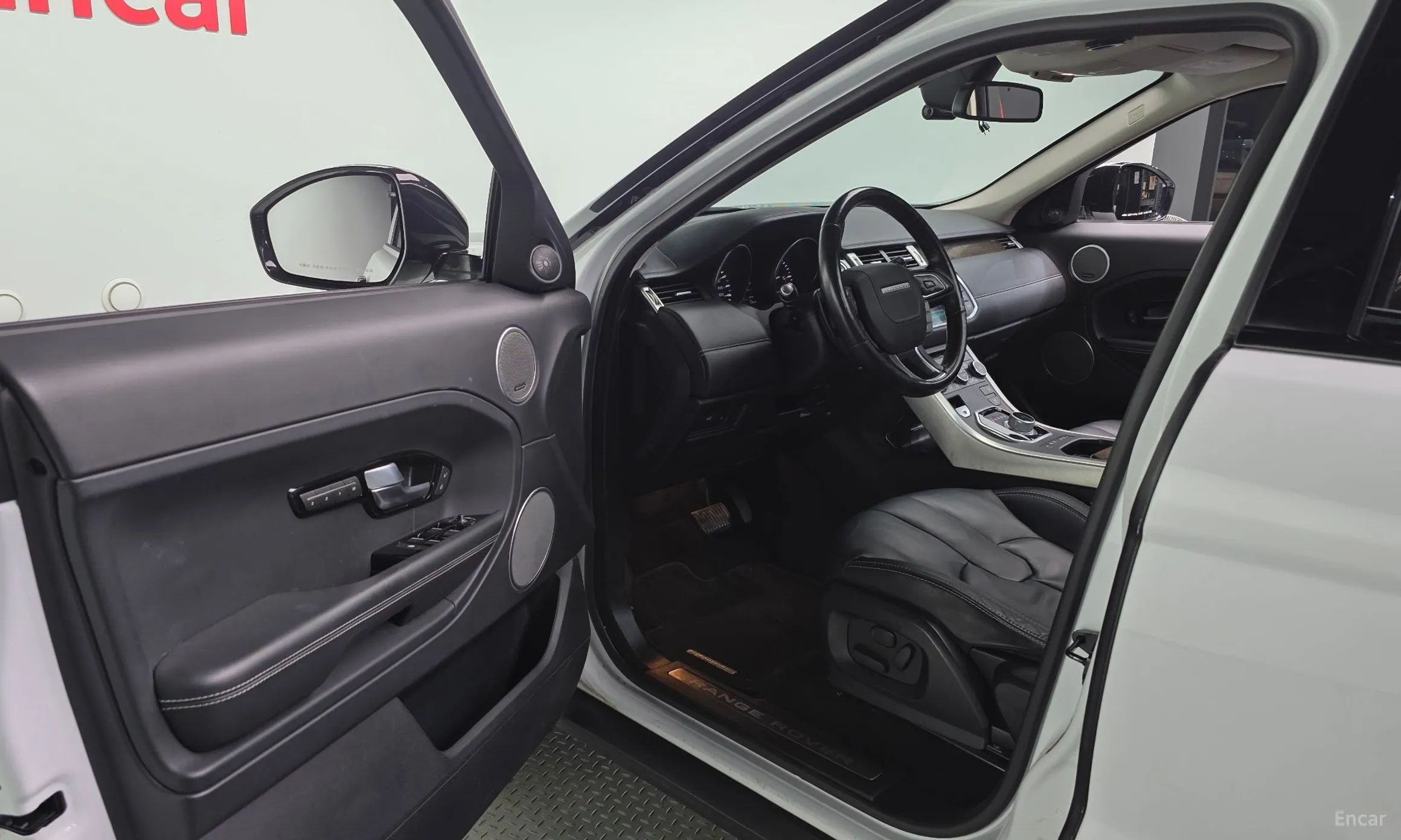 Land Rover Range Rover Evoque превью 10