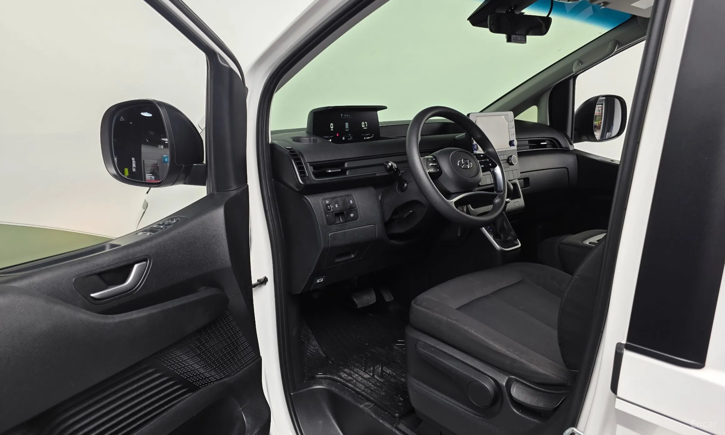 Hyundai Staria превью 10