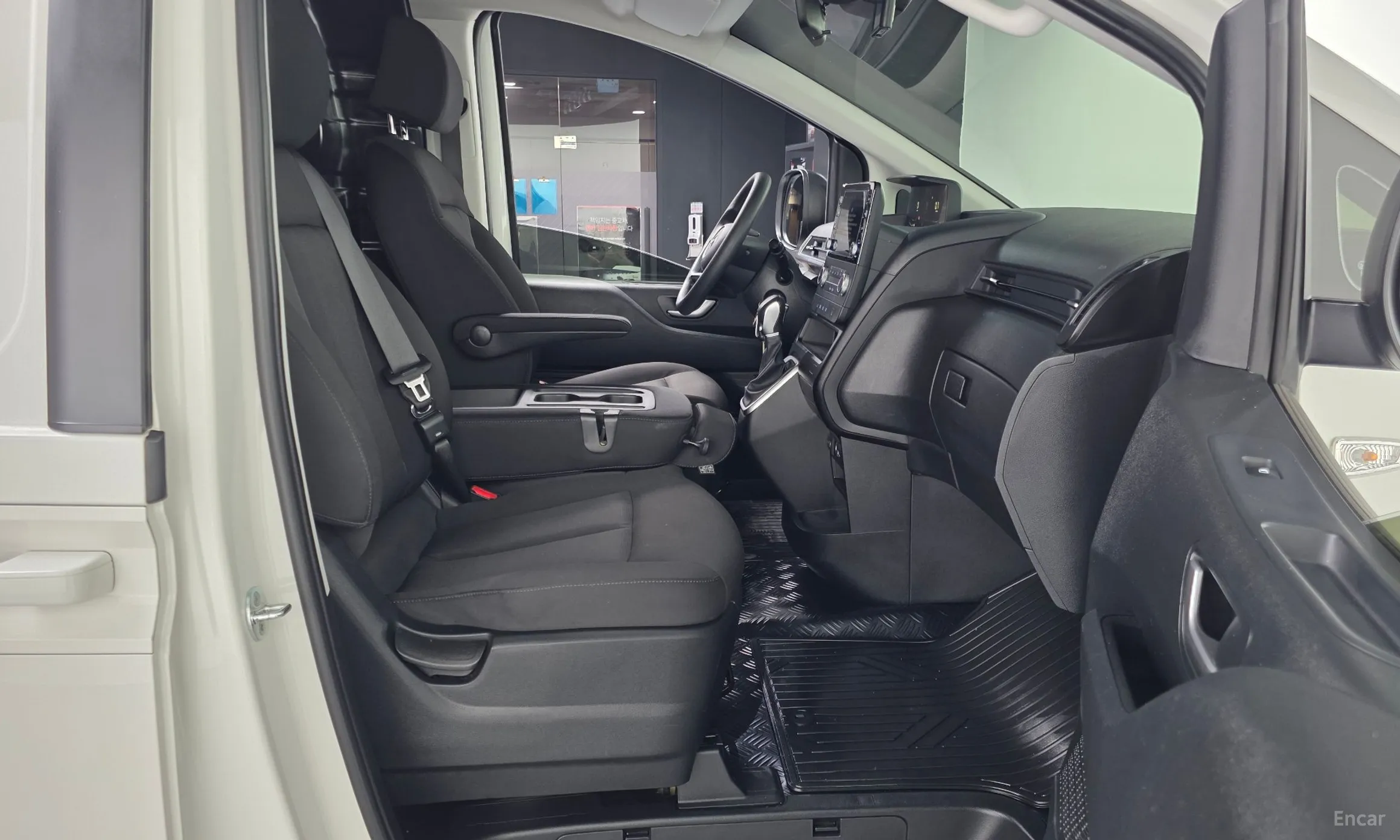 Hyundai Staria превью 11