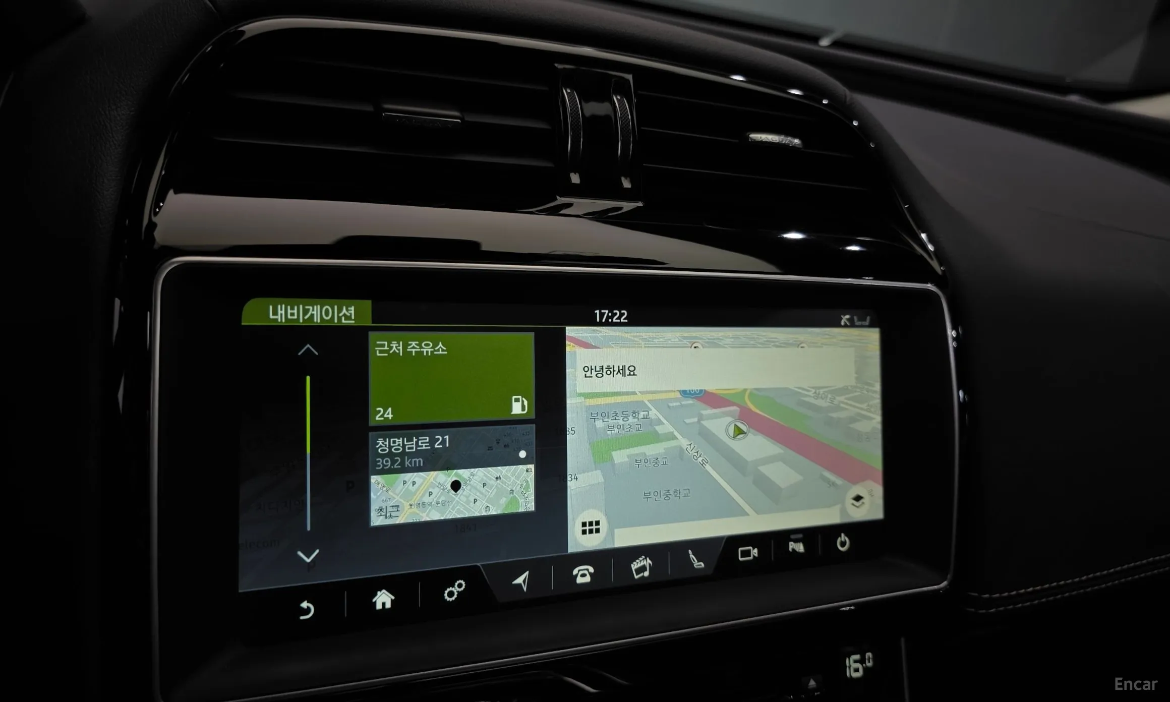 Jaguar XE превью 15