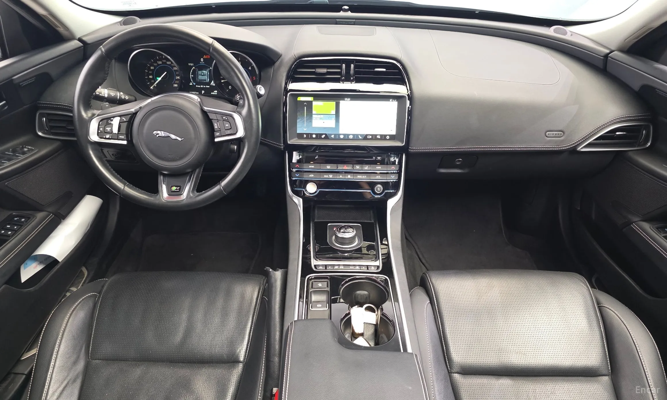 Jaguar XE превью 7