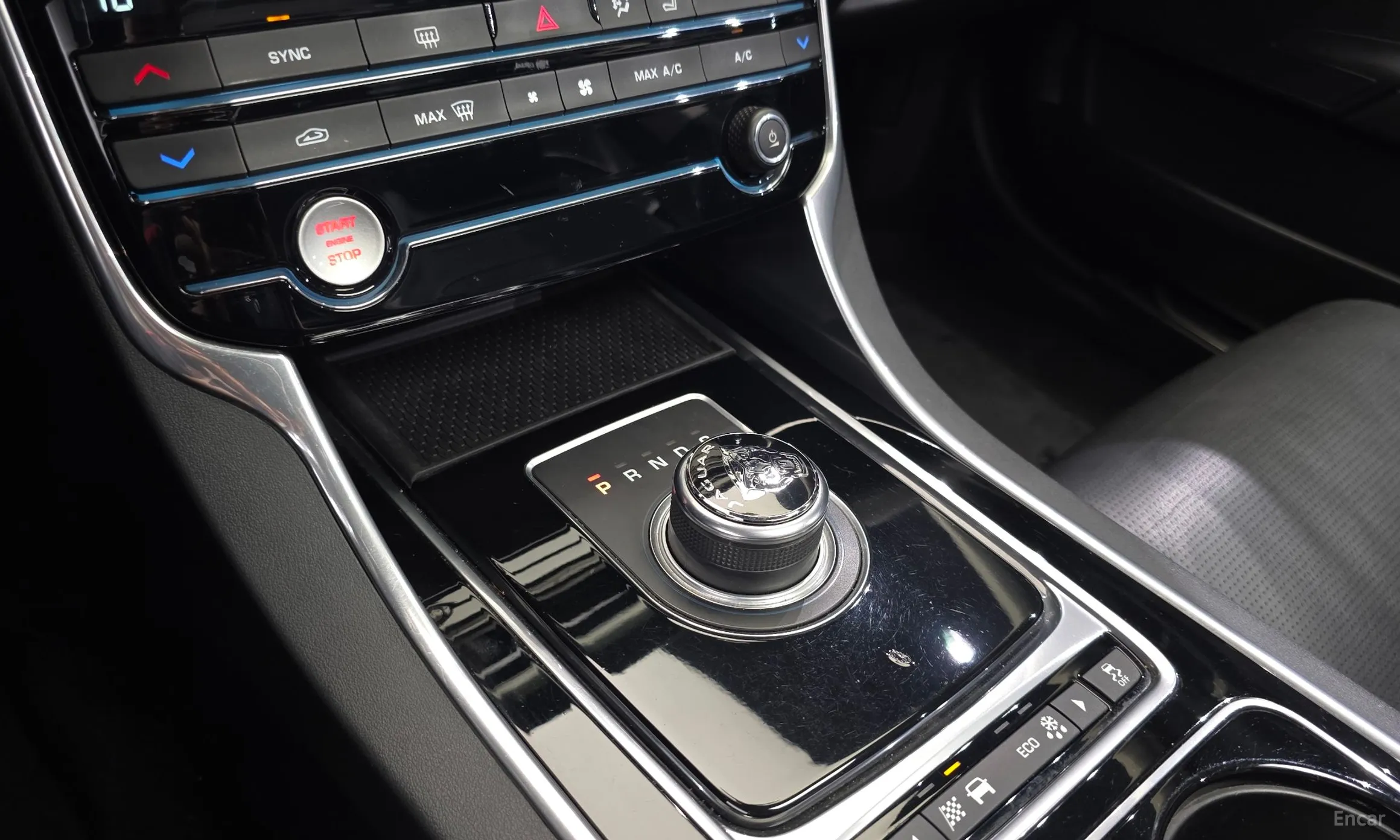 Jaguar XE превью 9
