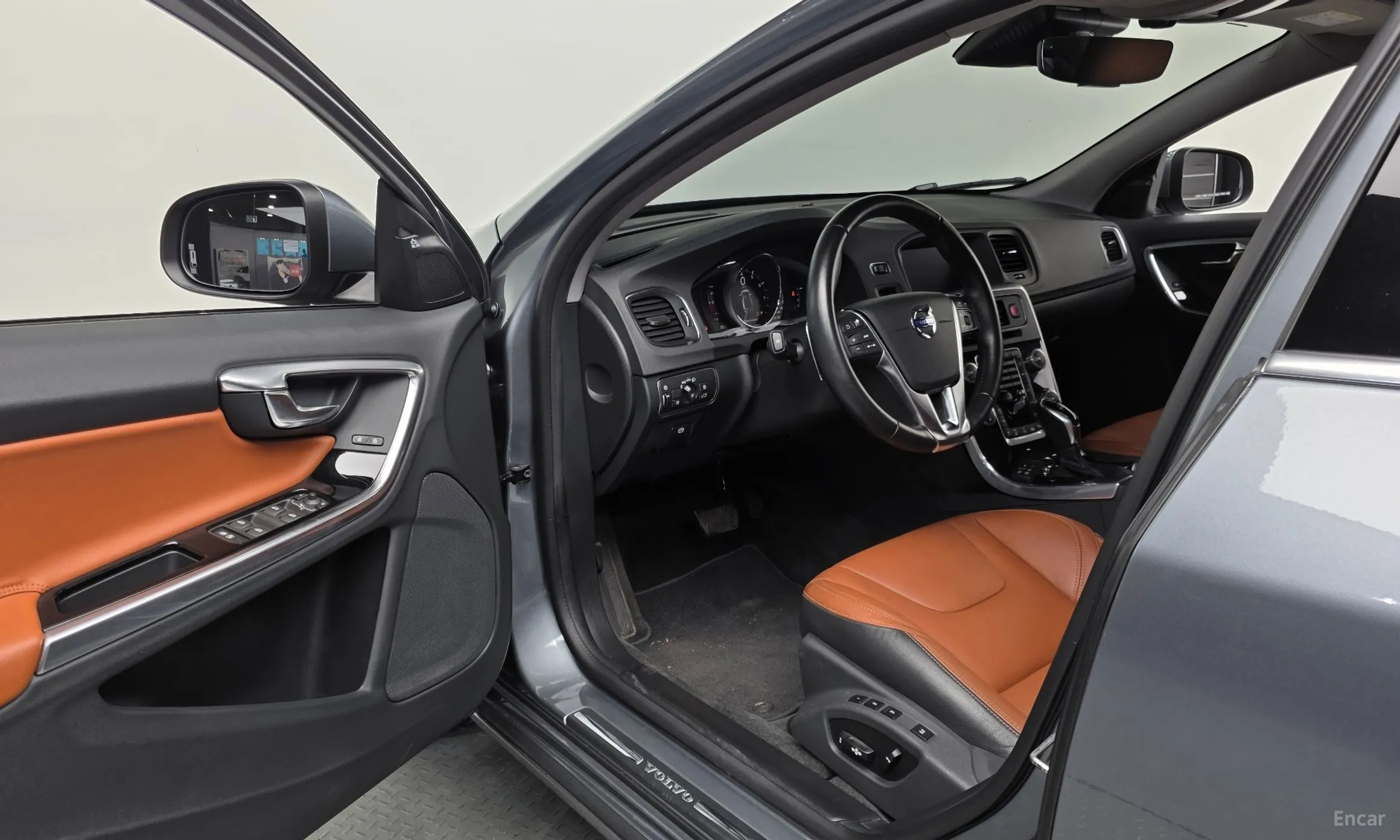 Volvo S60 превью 10