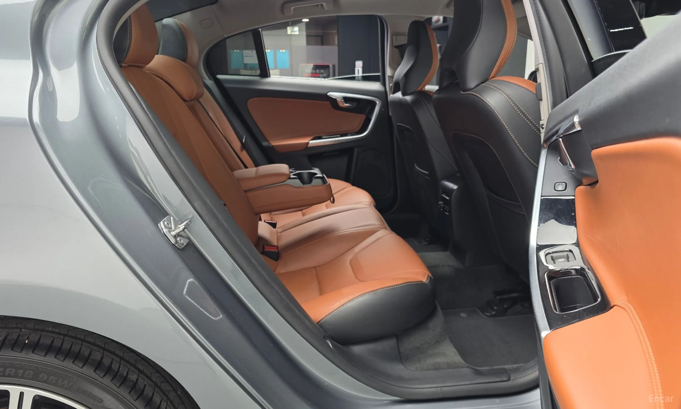 Volvo S60 превью 12