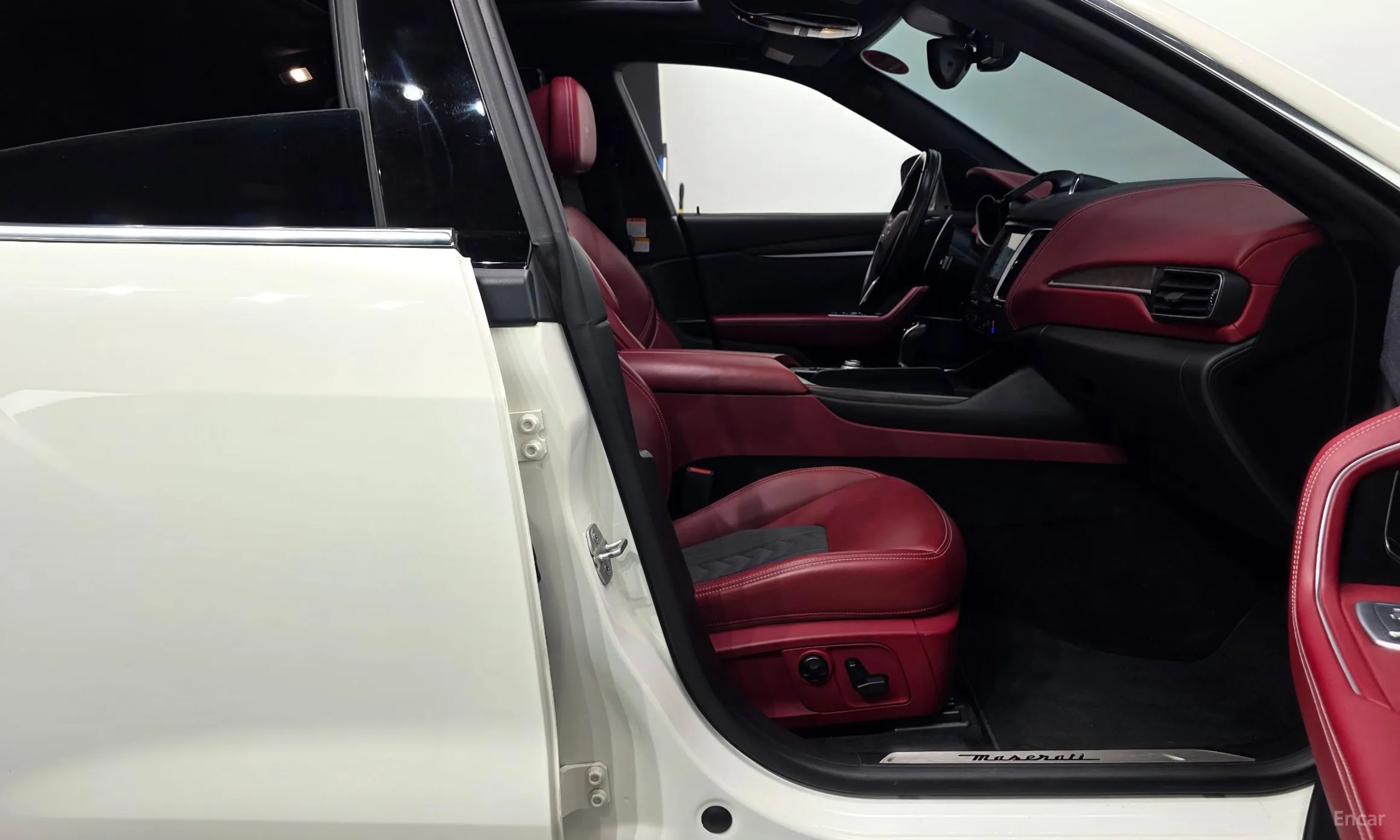 Maserati Levante превью 10