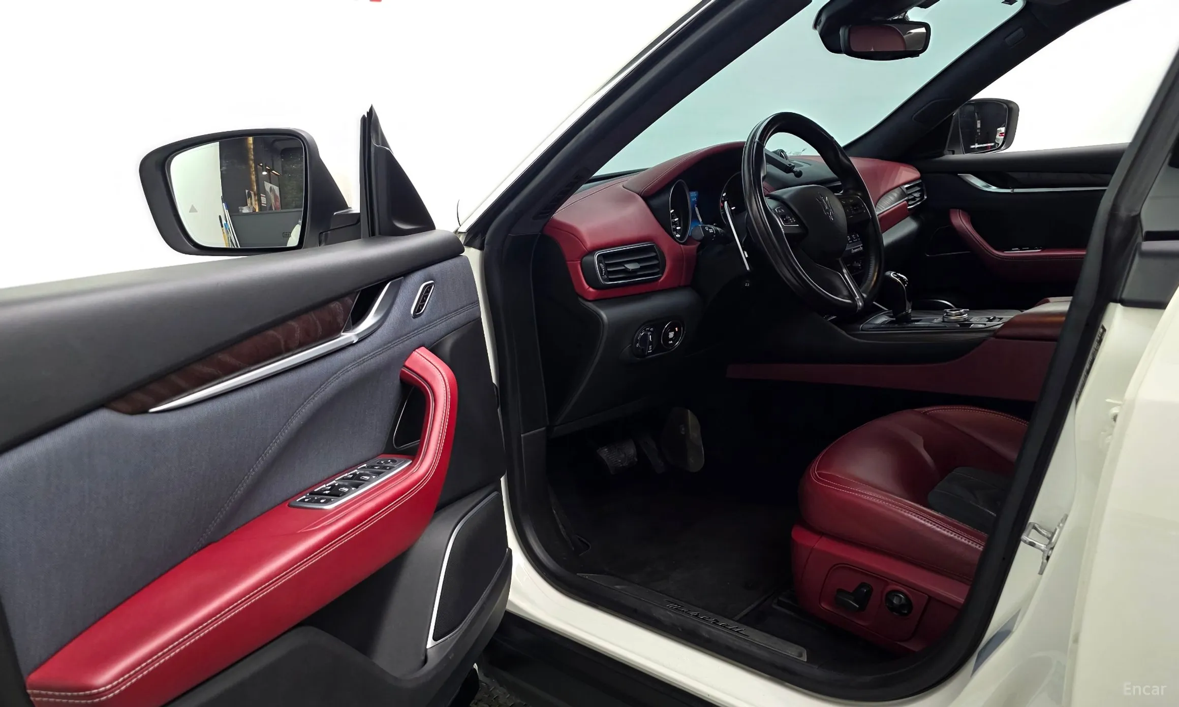 Maserati Levante превью 11