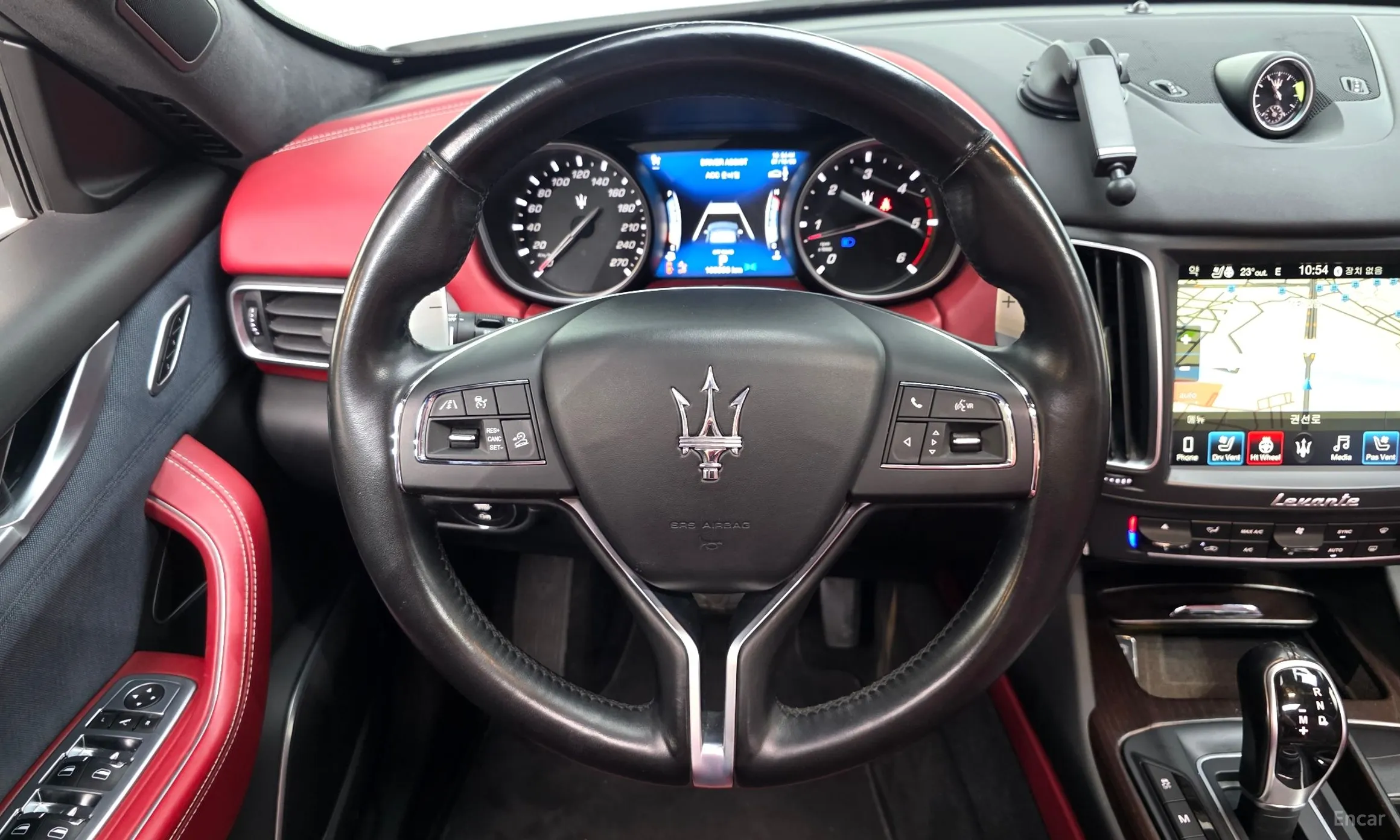 Maserati Levante превью 13