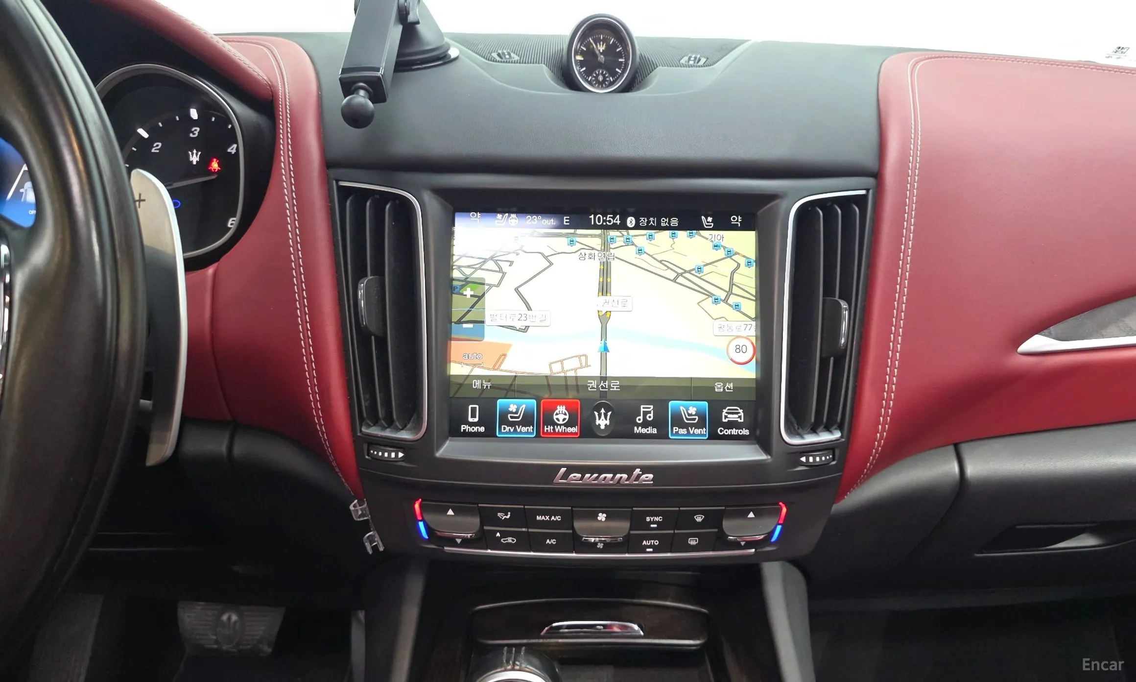 Maserati Levante превью 14