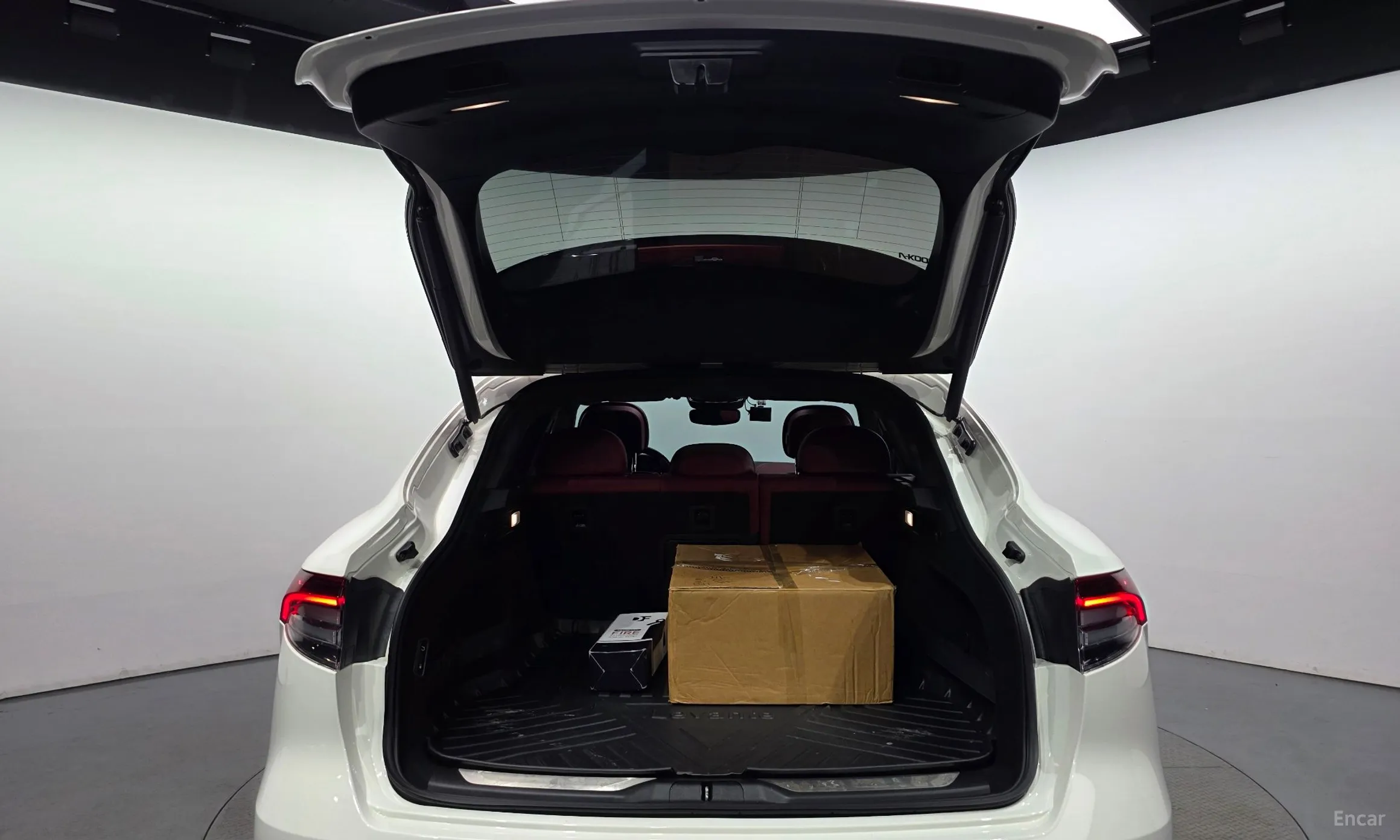 Maserati Levante превью 20