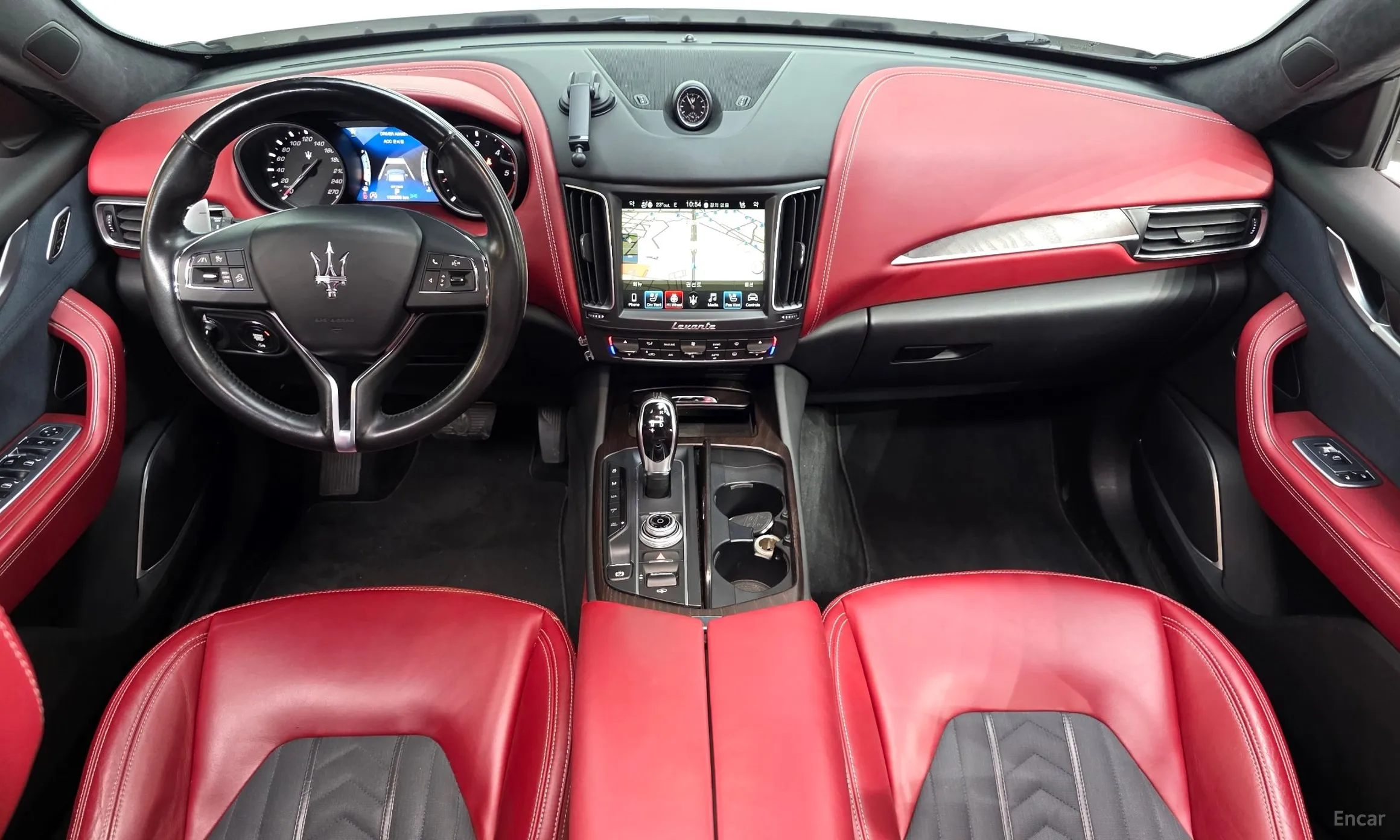 Maserati Levante превью 7