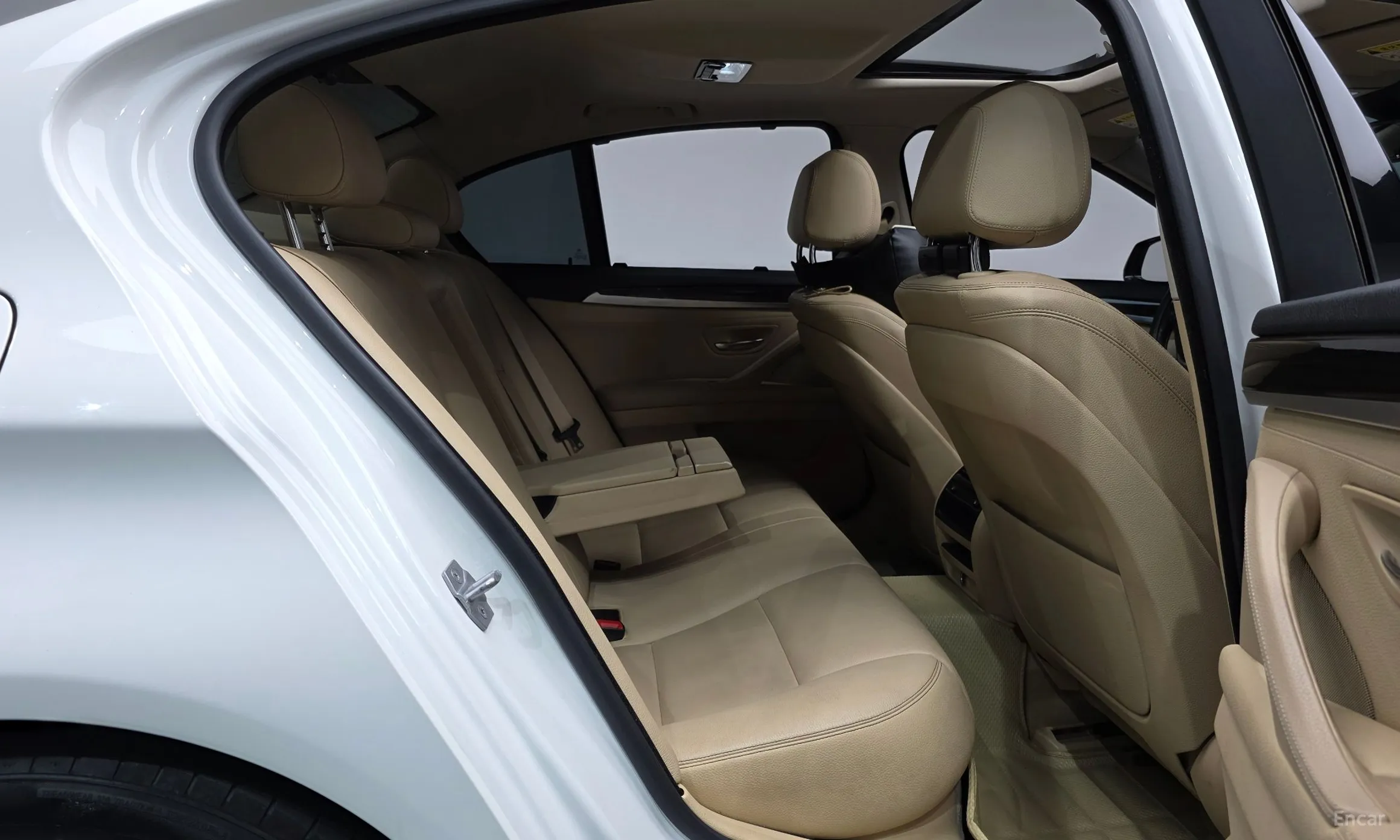 BMW 5 Series (F10) превью 11