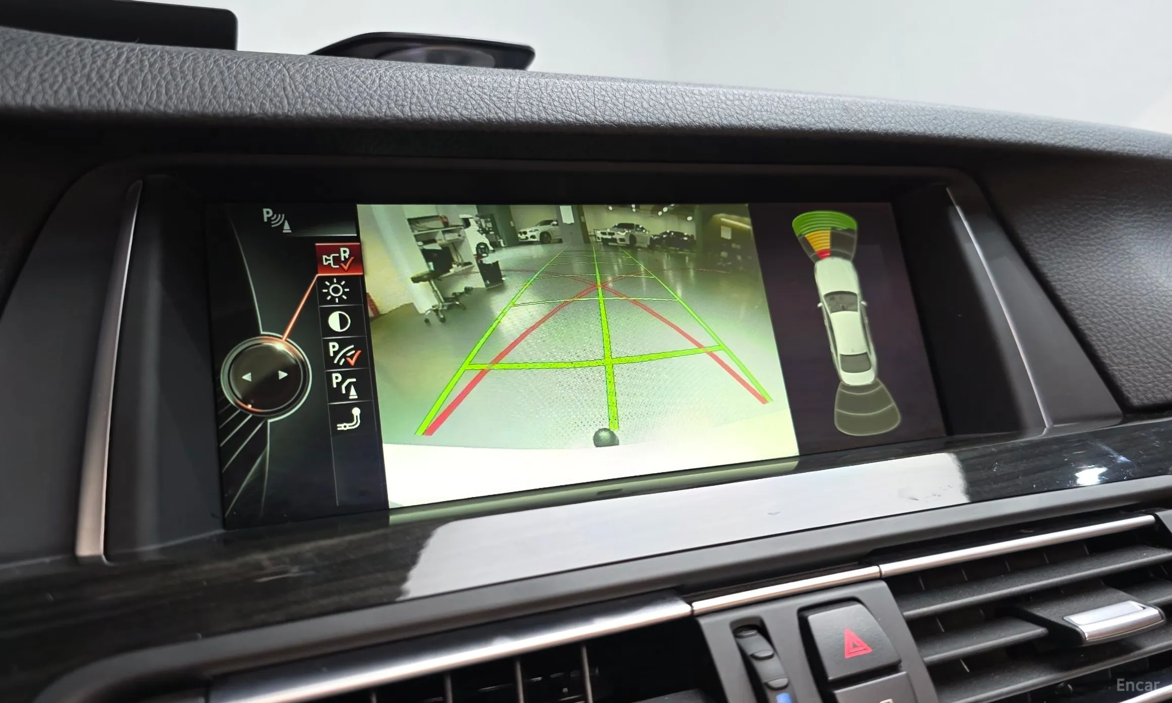 BMW 5 Series (F10) превью 14