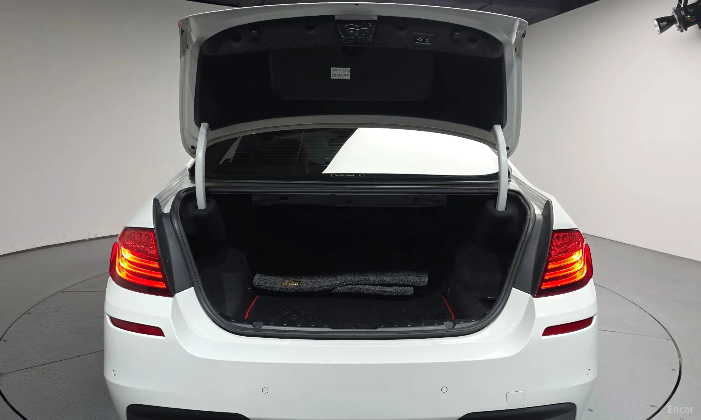 BMW 5 Series (F10) превью 20