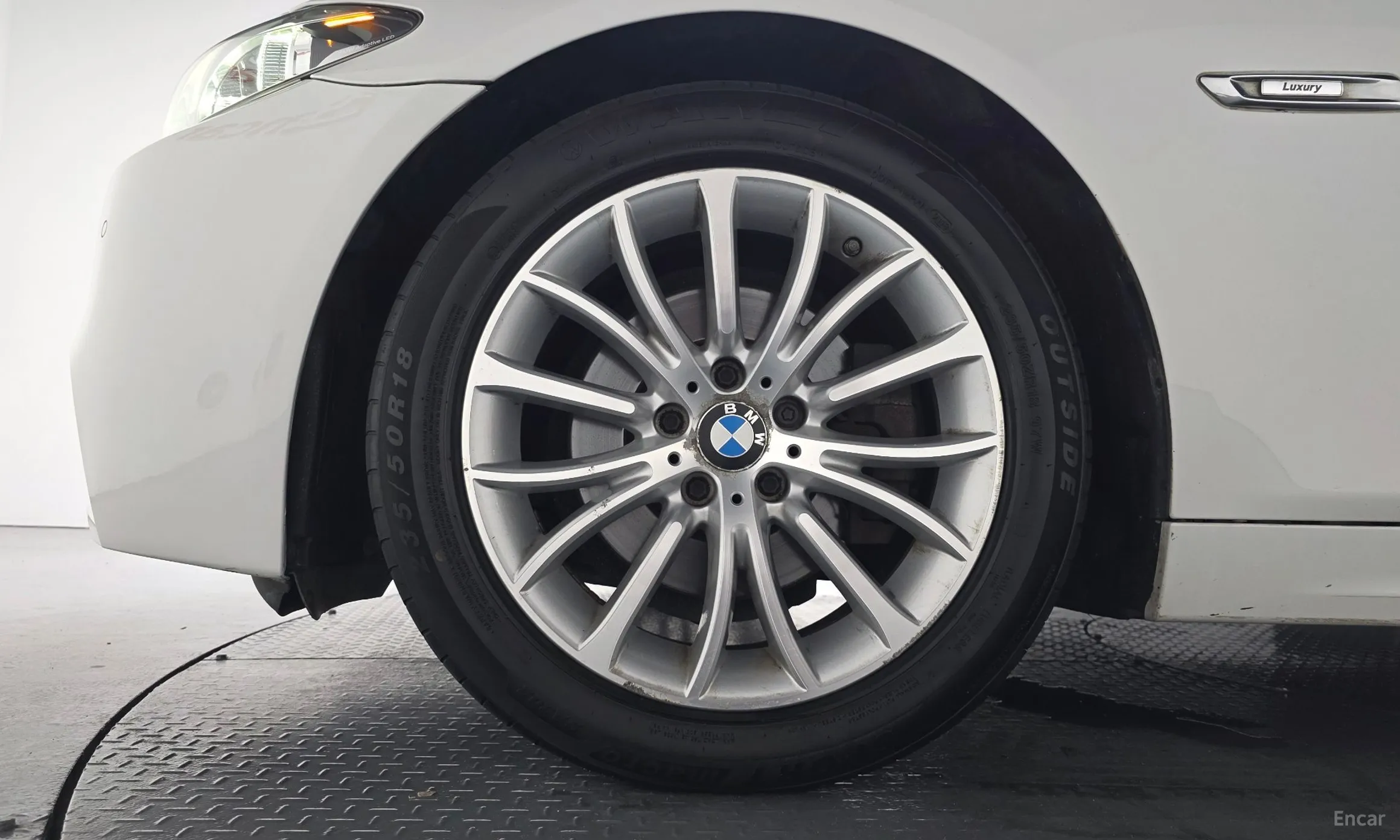 BMW 5 Series (F10) превью 5