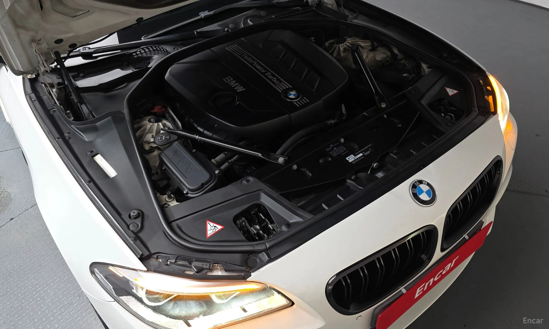 BMW 5 Series (F10) превью 6