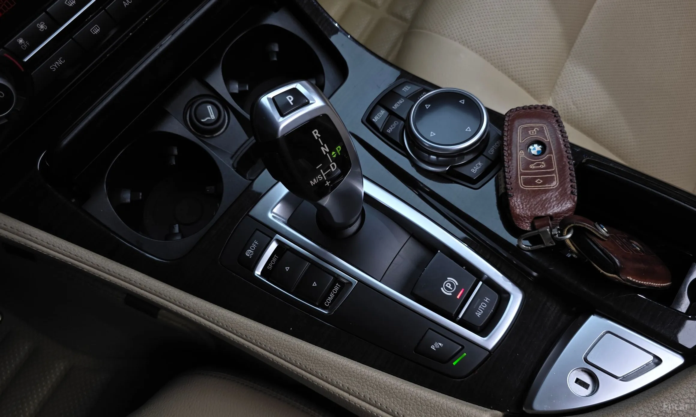 BMW 5 Series (F10) превью 9