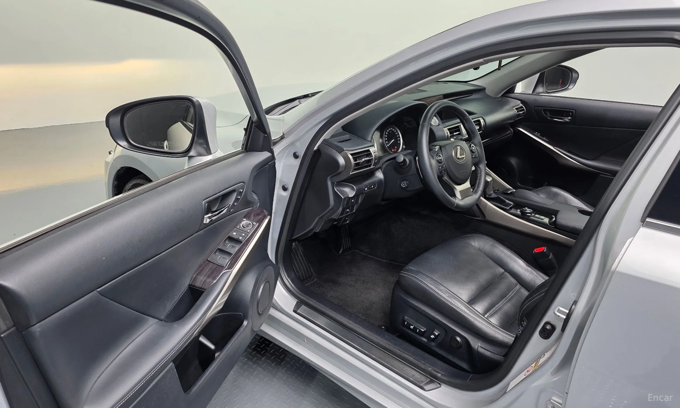 Lexus New IS250 превью 10