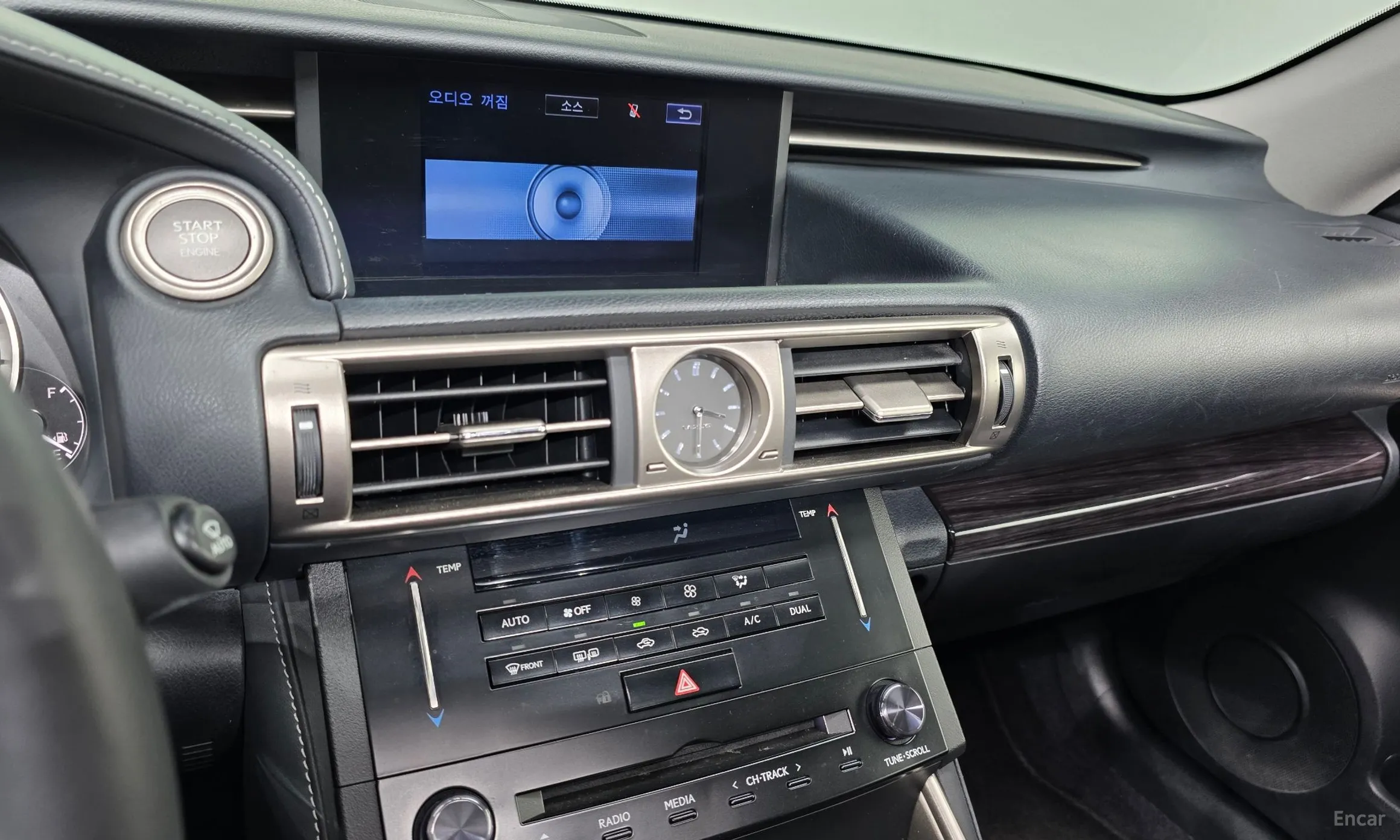 Lexus New IS250 превью 14