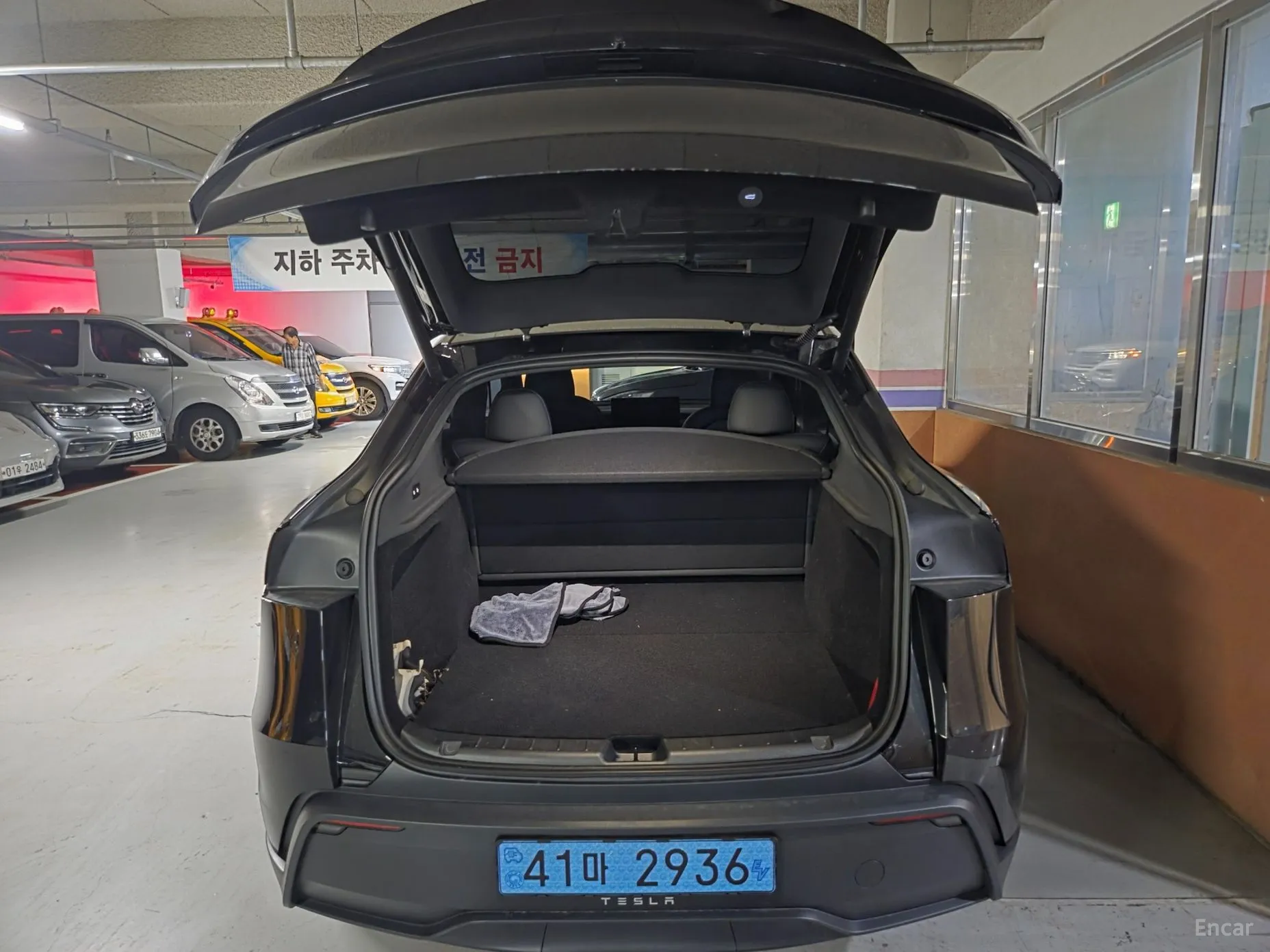 Tesla Model Y превью 16