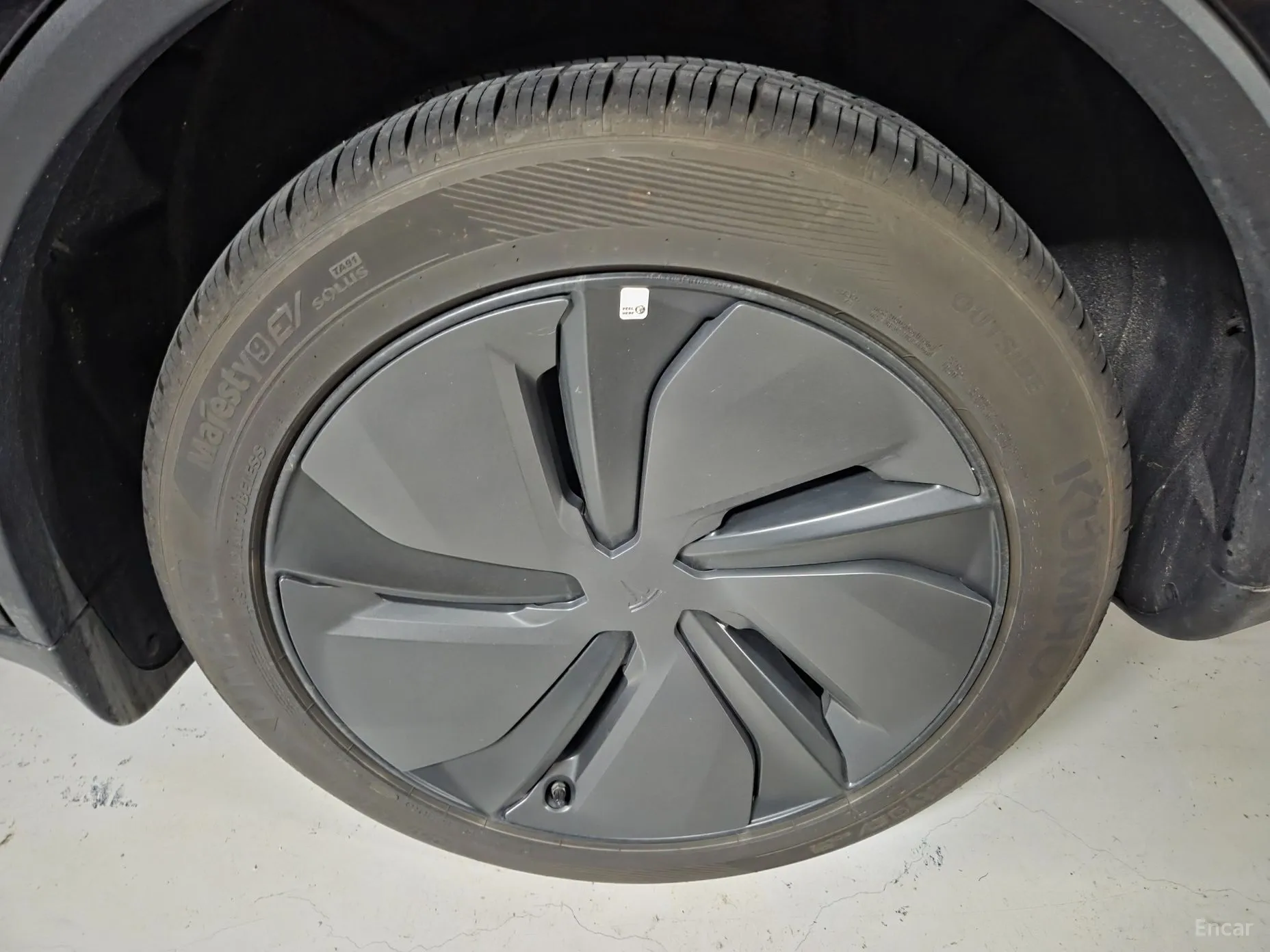 Tesla Model Y превью 17