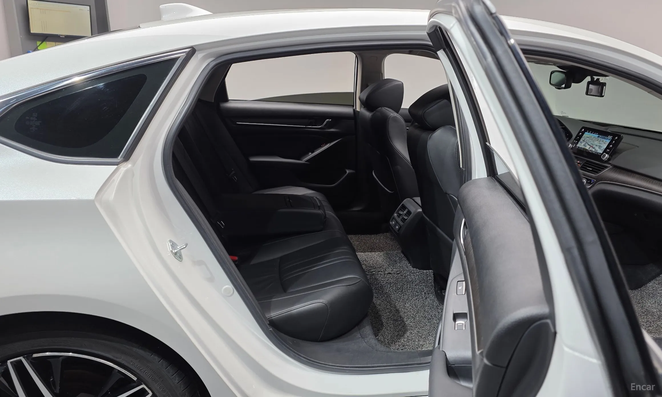 Honda Accord 10th Generation превью 12