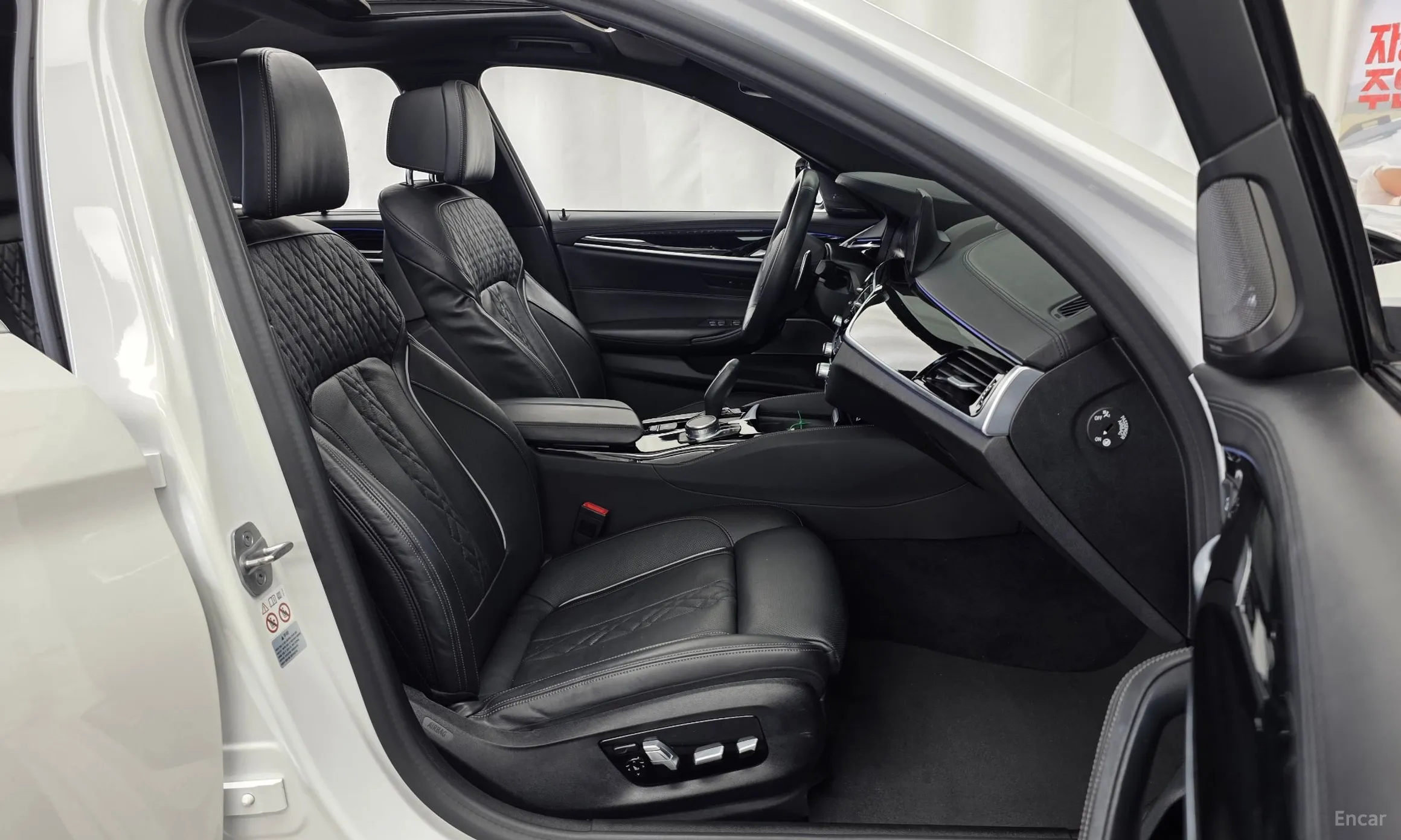 BMW 5 Series (G30) превью 11