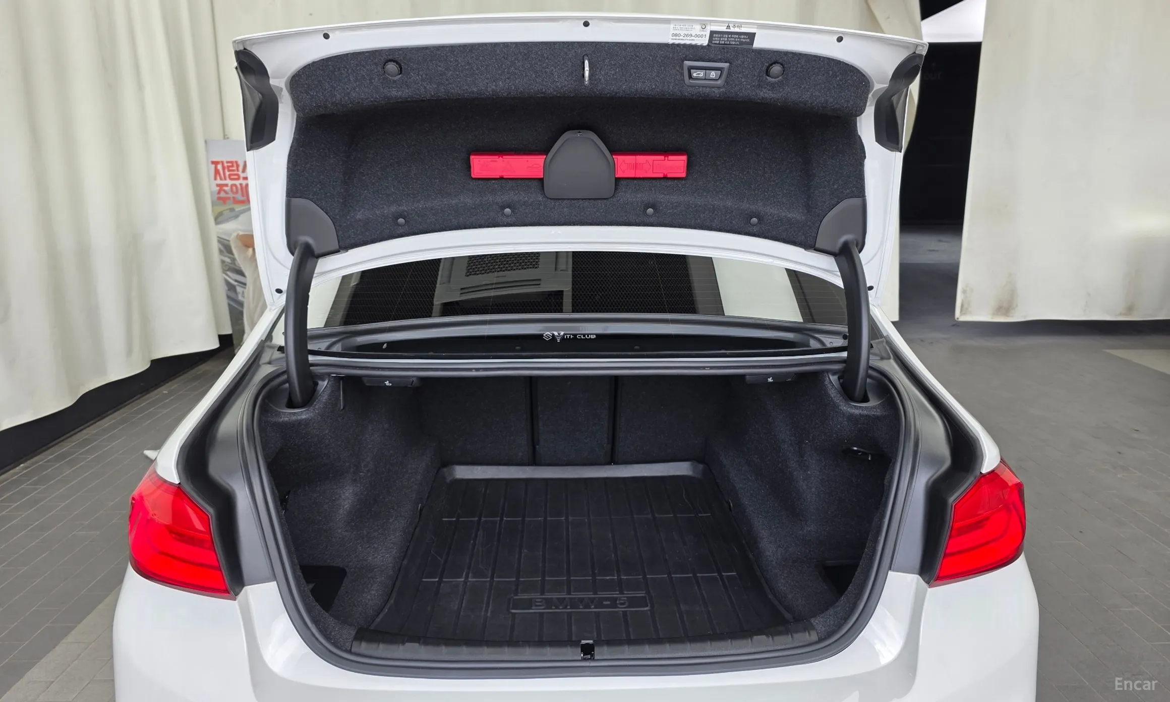 BMW 5 Series (G30) превью 20