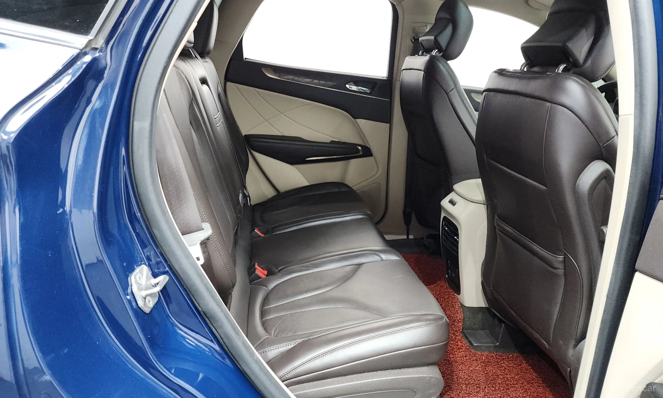 Lincoln MKC превью 11