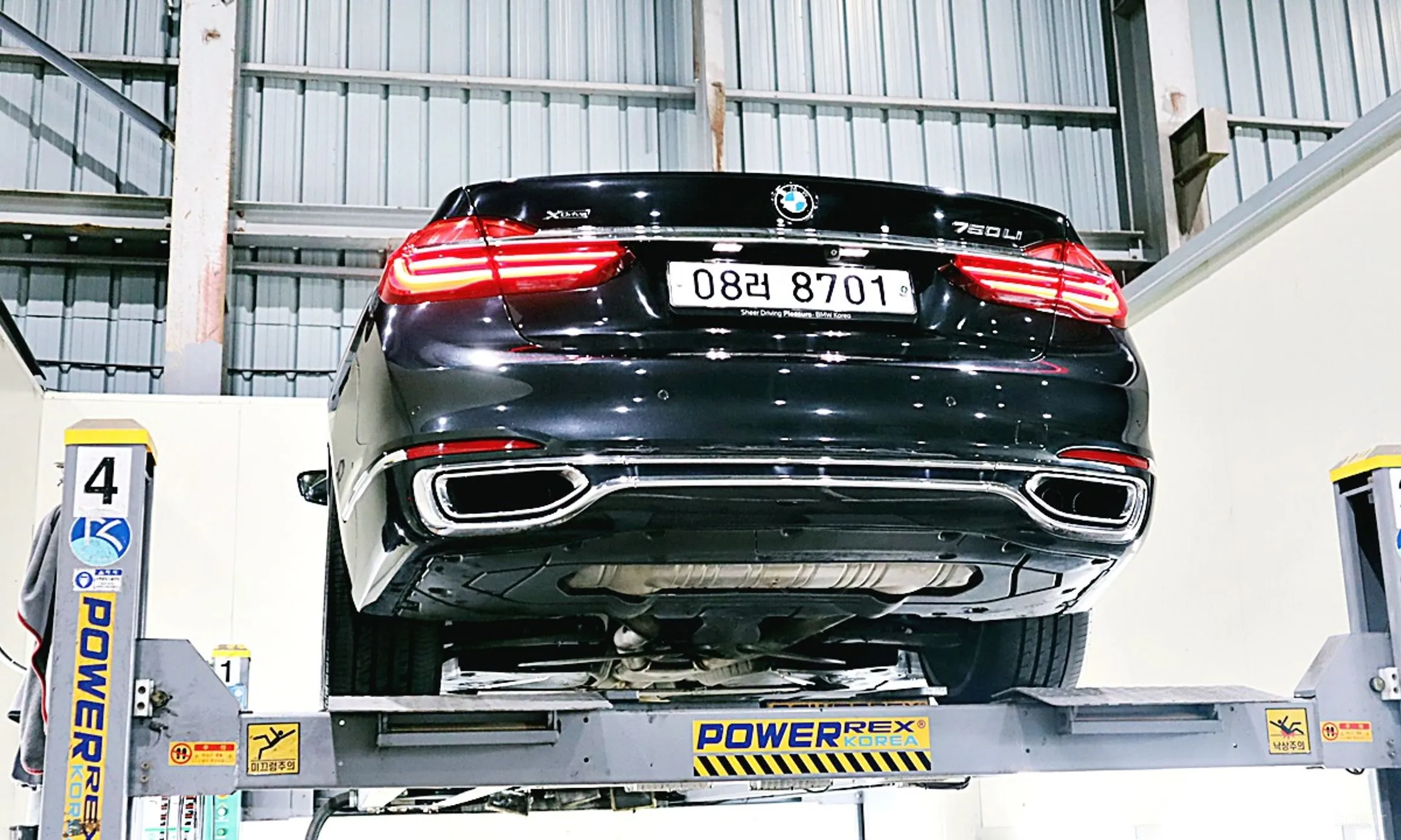 BMW 7 Series (G11) превью 19