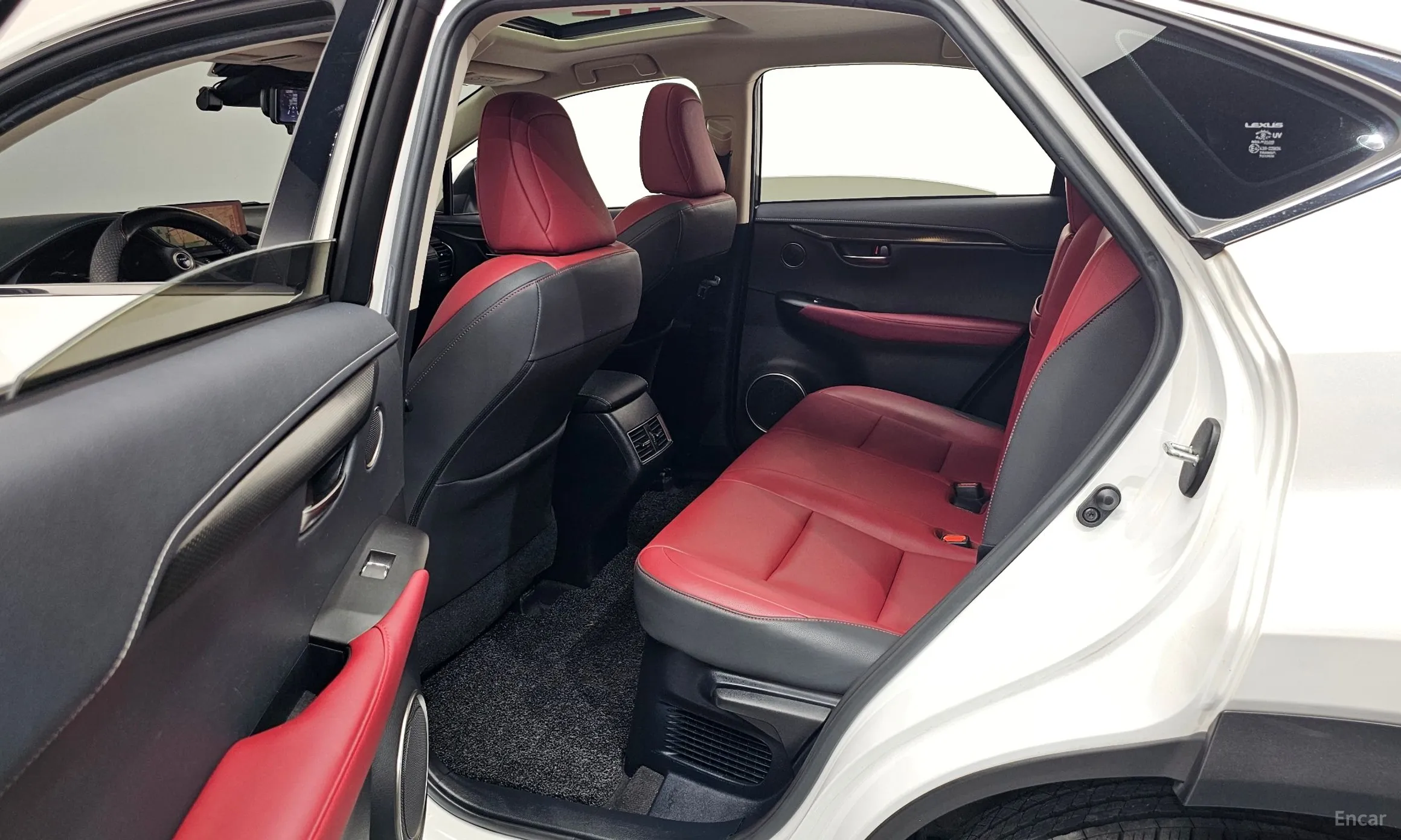 Lexus NX300h превью 11