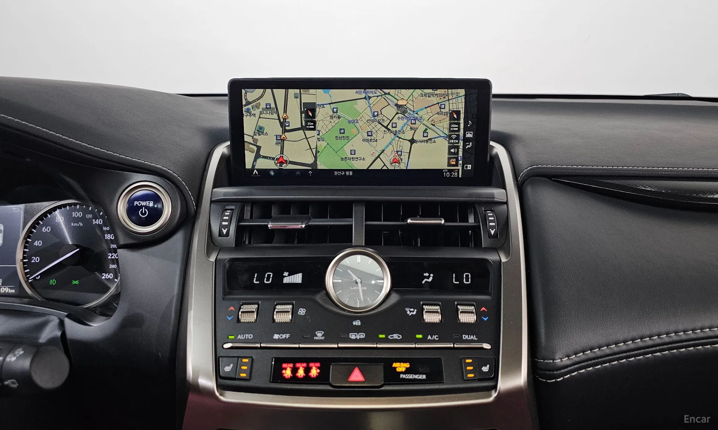 Lexus NX300h превью 12