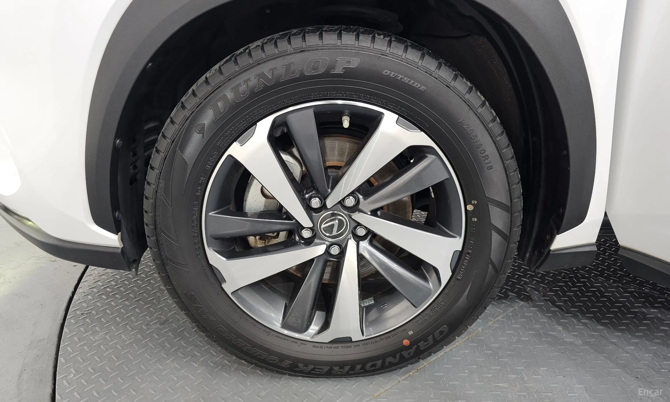 Lexus NX300h превью 5