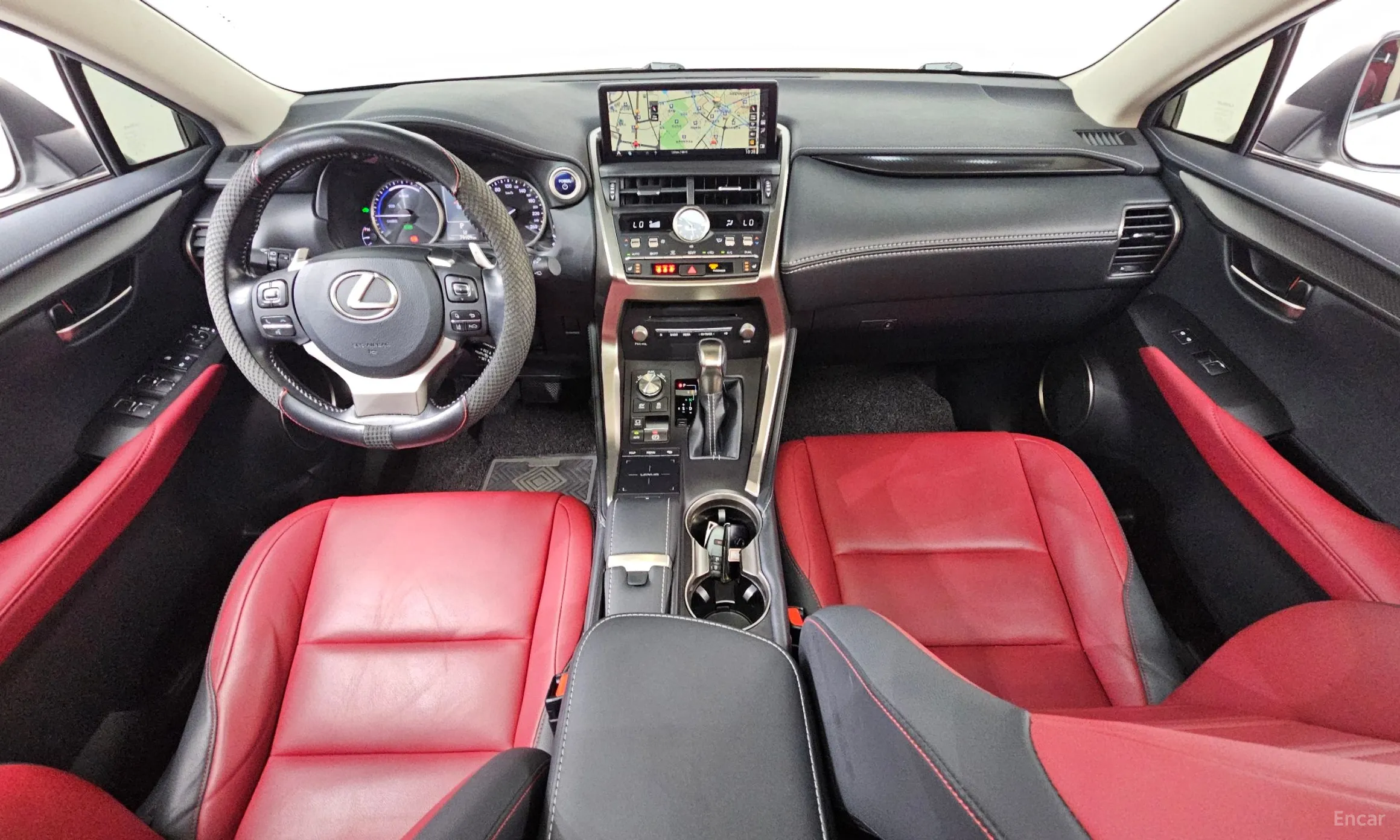 Lexus NX300h превью 7